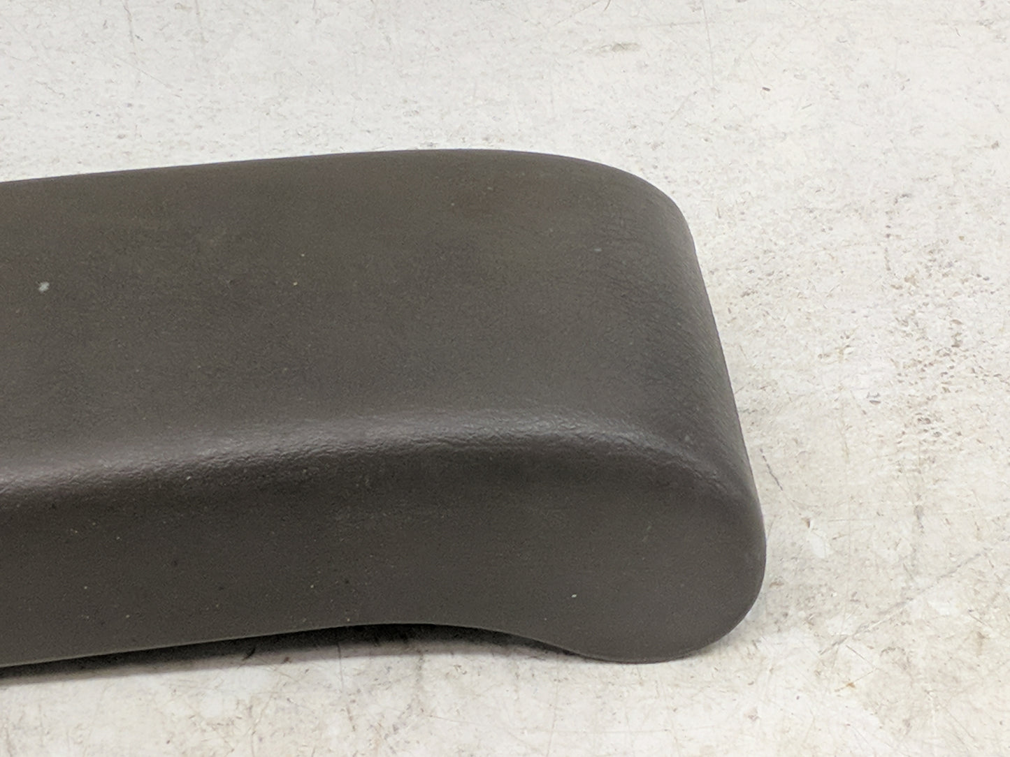 2005-2006 Dodge Stratus Center Console Armrest Cover Lid Fits Fits 2005 2006 OEM Used Auto Parts - Oemusedautoparts1.com