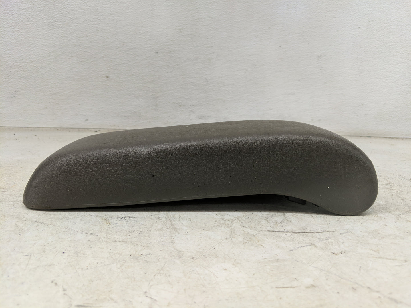 2005-2006 Dodge Stratus Center Console Armrest Cover Lid Fits Fits 2005 2006 OEM Used Auto Parts - Oemusedautoparts1.com