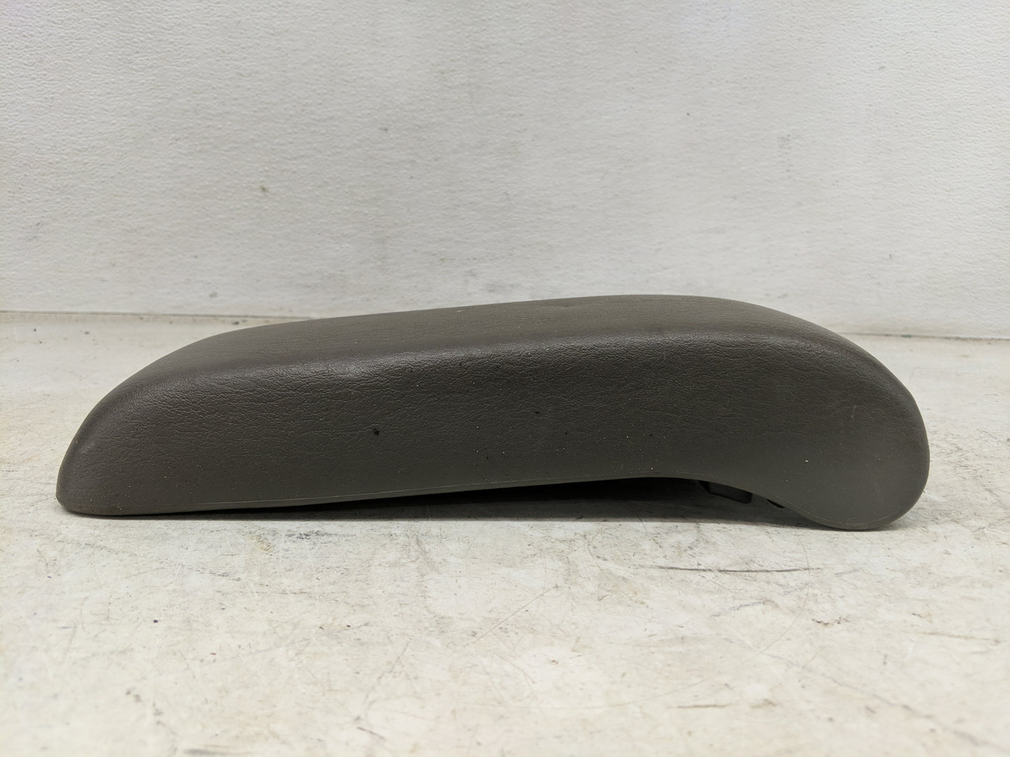 2005-2006 Dodge Stratus Center Console Armrest Cover Lid Fits Fits 2005 2006 OEM Used Auto Parts - Oemusedautoparts1.com