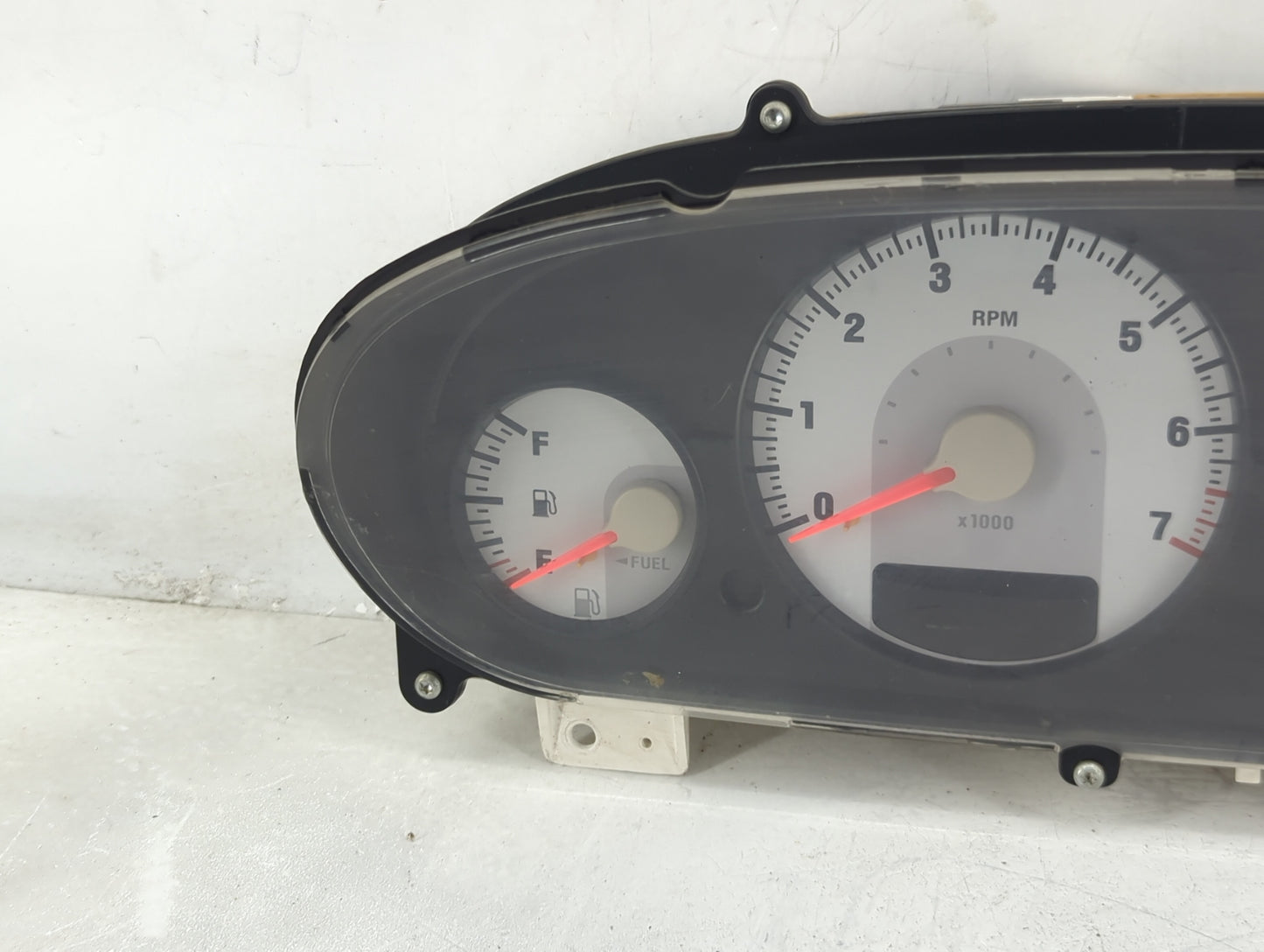 2004-2006 Dodge Stratus Instrument Cluster Speedometer Gauges P/N:P05011735AA Miles:1K Fits Fits 2004 2005 2006 OEM Used Aut