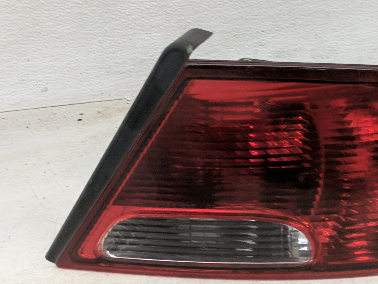 2001-2006 Dodge Stratus Tail Light Assembly Passenger Right OEM Fits Fits 2001 2002 2003 2004 2005 2006 OEM Used Auto Parts 