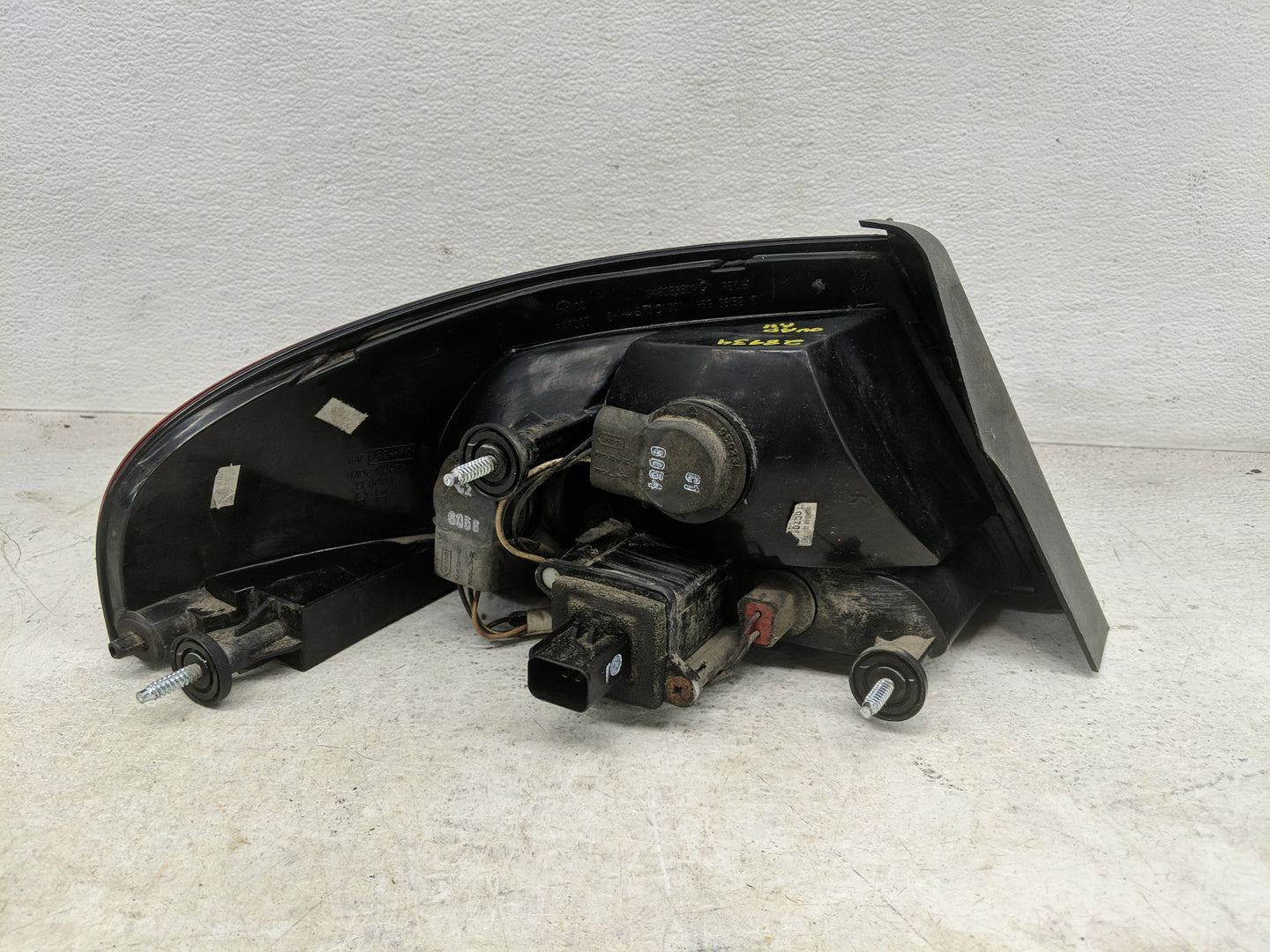 2001-2006 Dodge Stratus Tail Light Assembly Passenger Right OEM Fits Fits 2001 2002 2003 2004 2005 2006 OEM Used Auto Parts 