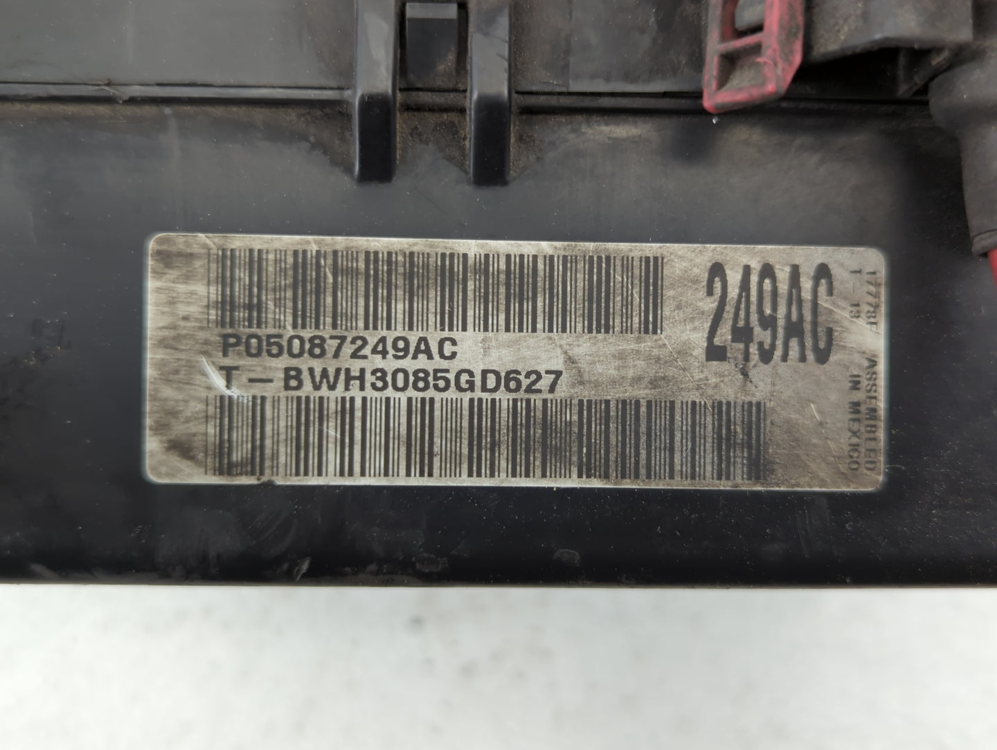 2005-2006 Dodge Stratus Fusebox Fuse Box Panel Relay Module P/N:P05087249AC Fits Fits 2005 2006 OEM Used Auto Parts - Oemuse