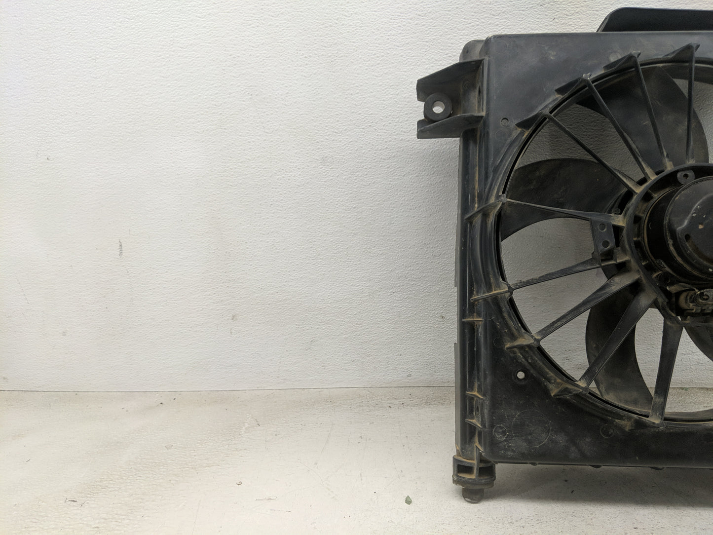 2004-2006 Dodge Ram 1500 Electric Radiator Cooling Fan Motor Assembly - Oemusedautoparts1.com