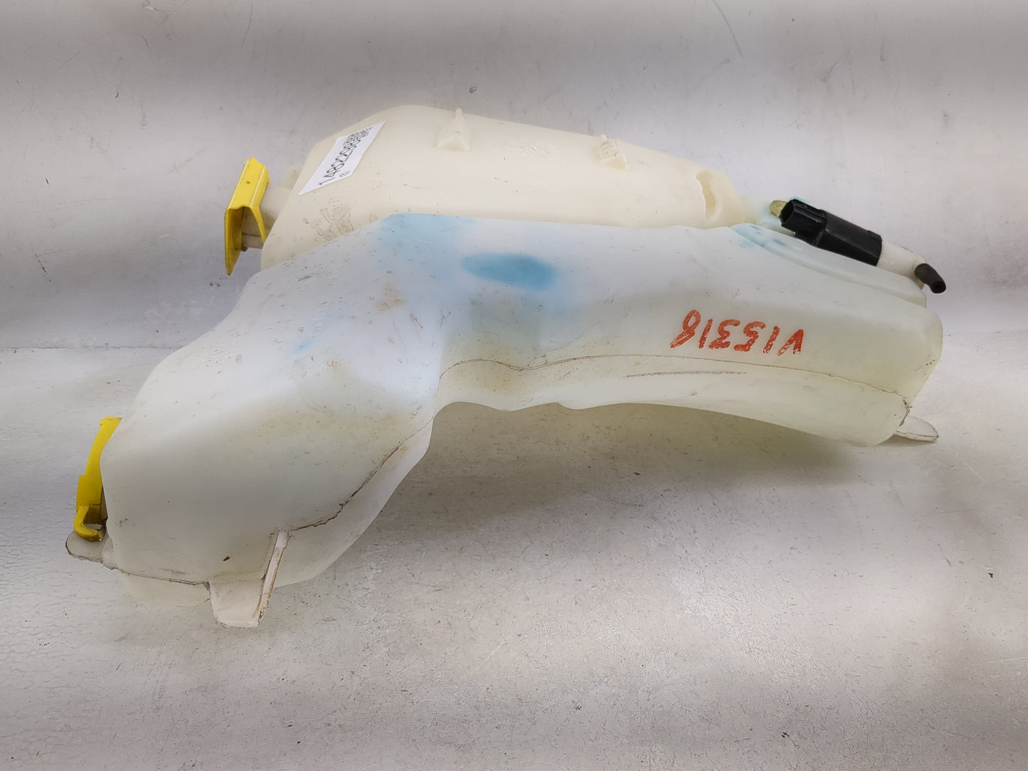 2006 Dodge Ram 1500 Windshield Washer Fluid Reservoir Bottle - Oemusedautoparts1.com