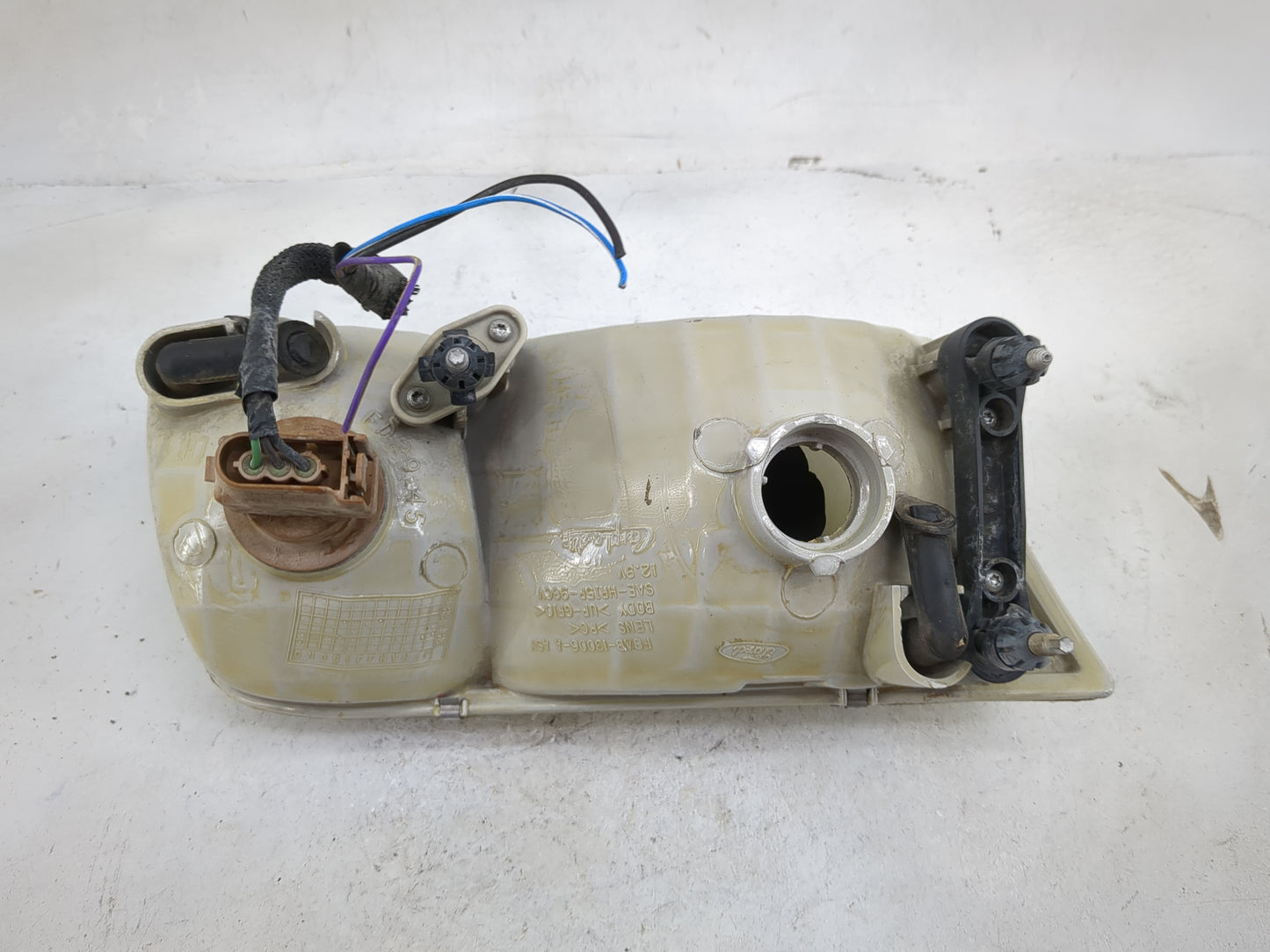 2003-2011 Ford Crown Victoria Driver Left Oem Head Light Headlight Lamp 1481306 - Oemusedautoparts1.com