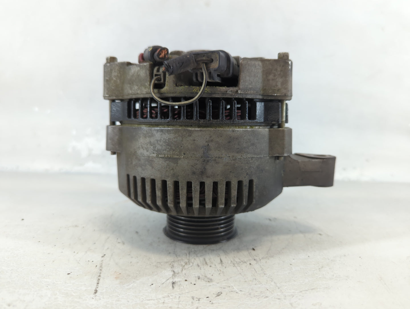 2005-2008 Ford E-350 Super Duty Alternator Replacement Generator Charging Assembly Engine OEM P/N:4L2U-10316-AA Fits OEM Use