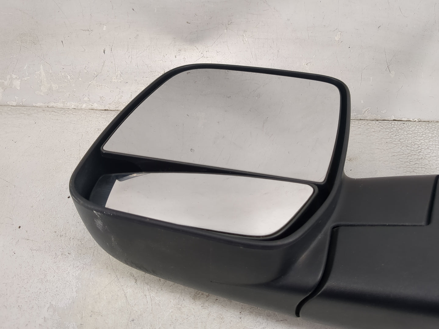 2006 Ford E150 Driver Side View Mirror - Left Door Mirror OEM Used - Oemusedautoparts1.com
