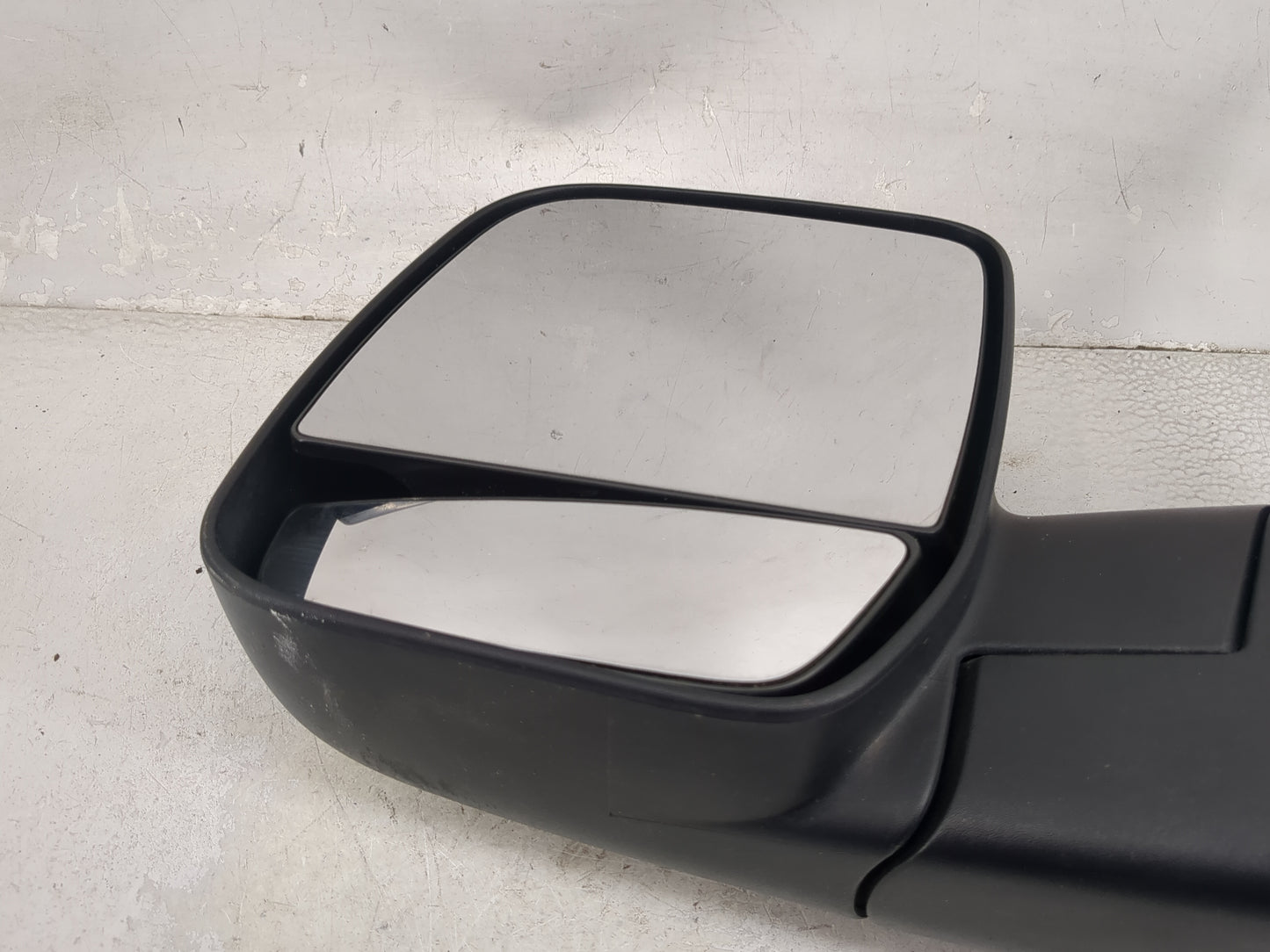 2006 Ford E150 Driver Side View Mirror - Left Door Mirror OEM Used - Oemusedautoparts1.com
