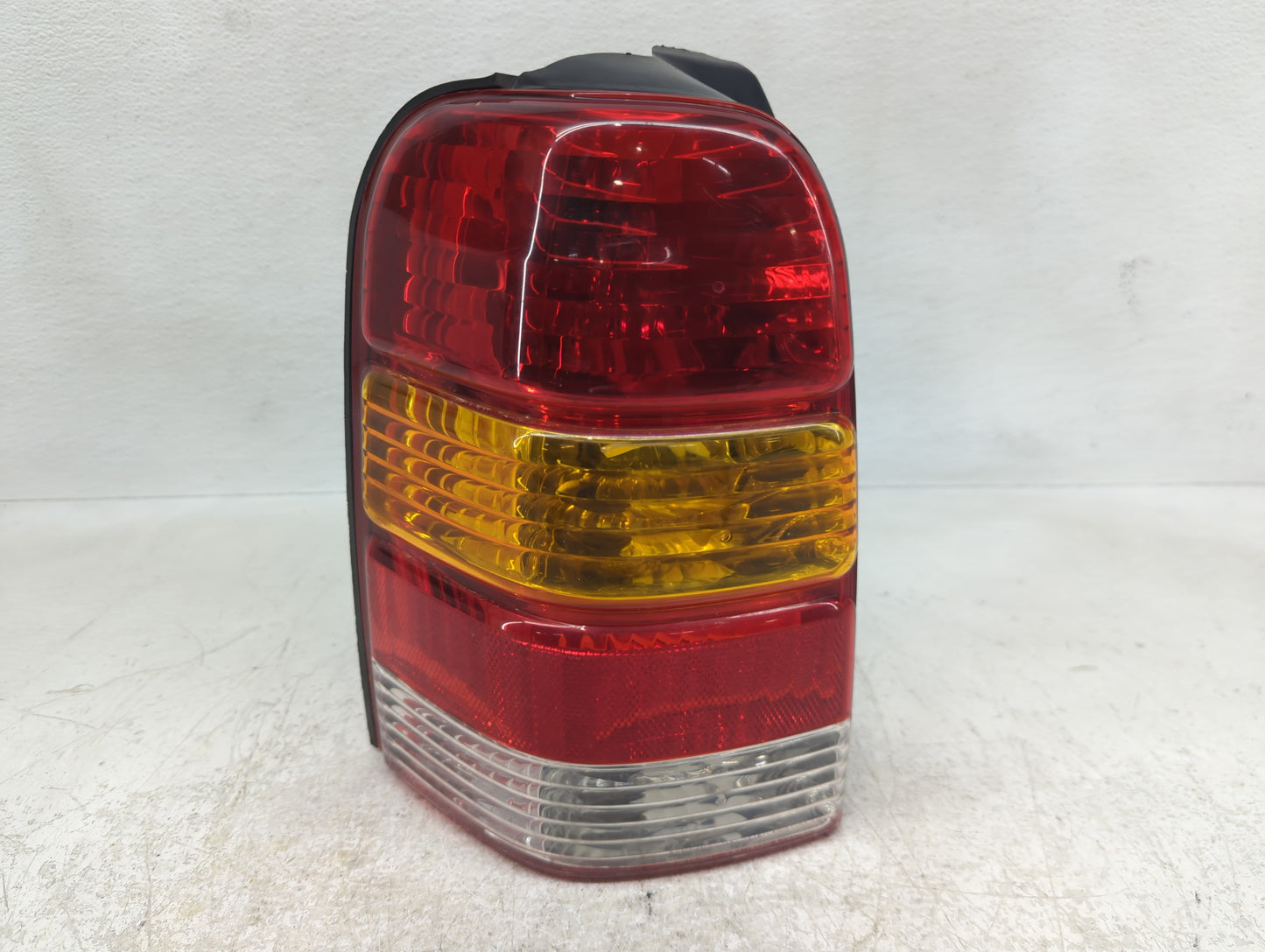 2001-2007 Ford Escape Tail Light Assembly Driver Left OEM P/N:4L34-13B505-D Fits Fits 2001 2002 2003 2004 2005 2006 2007 OEM