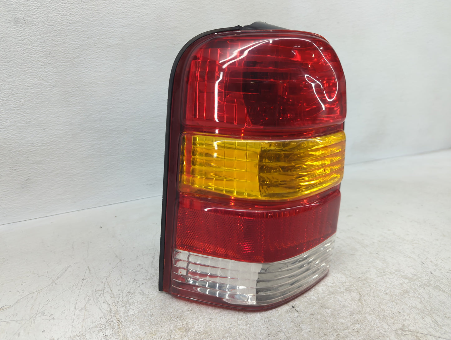 2001-2007 Ford Escape Tail Light Assembly Driver Left OEM P/N:4L34-13B505-D Fits Fits 2001 2002 2003 2004 2005 2006 2007 OEM