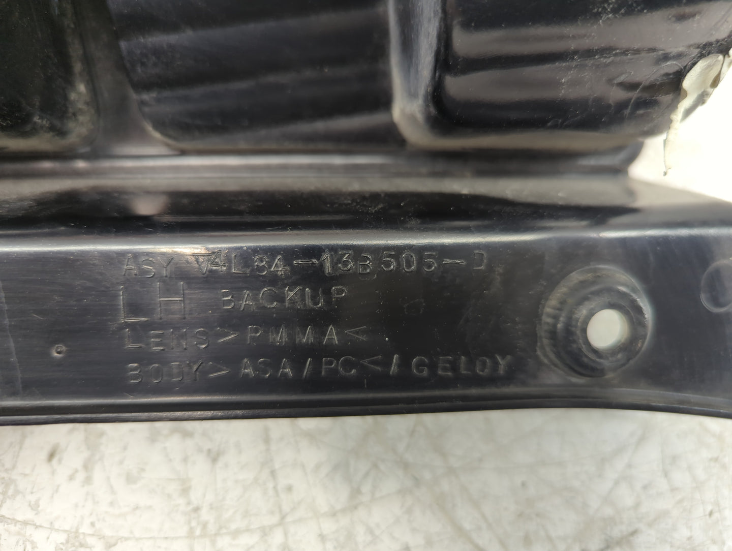 2001-2007 Ford Escape Tail Light Assembly Driver Left OEM P/N:4L34-13B505-D Fits Fits 2001 2002 2003 2004 2005 2006 2007 OEM