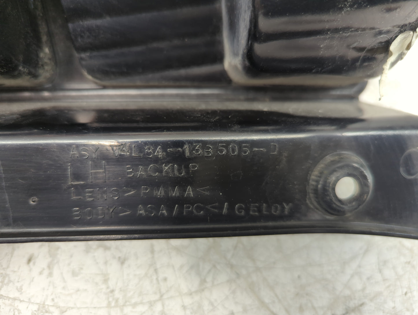 2001-2007 Ford Escape Tail Light Assembly Driver Left OEM P/N:4L34-13B505-D Fits Fits 2001 2002 2003 2004 2005 2006 2007 OEM