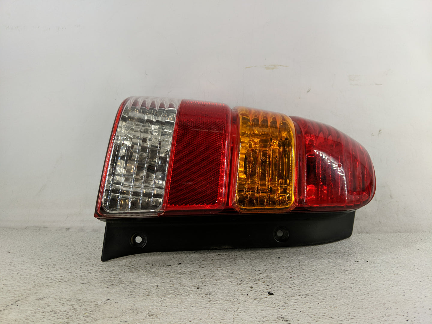 2001-2007 Ford Escape Tail Light Assembly Driver Left OEM P/N:4L34-13B505-D Fits Fits 2001 2002 2003 2004 2005 2006 2007 OEM