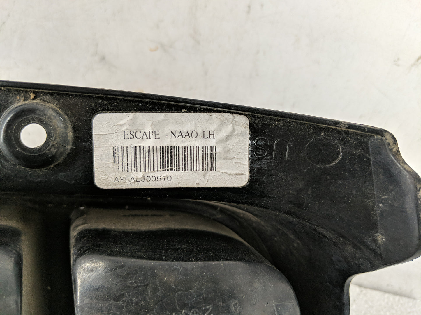 2001-2007 Ford Escape Tail Light Assembly Driver Left OEM P/N:4L34-13B505-D Fits Fits 2001 2002 2003 2004 2005 2006 2007 OEM