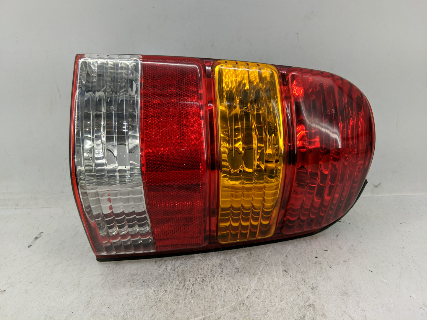 2001-2007 Ford Escape Tail Light Assembly Passenger Right OEM P/N:4L8A-13B504-D Fits Fits 2001 2002 2003 2004 2005 2006 2007