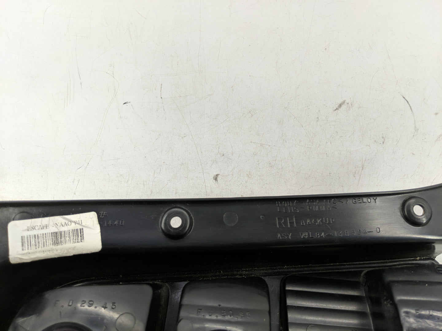 2001-2007 Ford Escape Tail Light Assembly Passenger Right OEM P/N:4L8A-13B504-D Fits Fits 2001 2002 2003 2004 2005 2006 2007