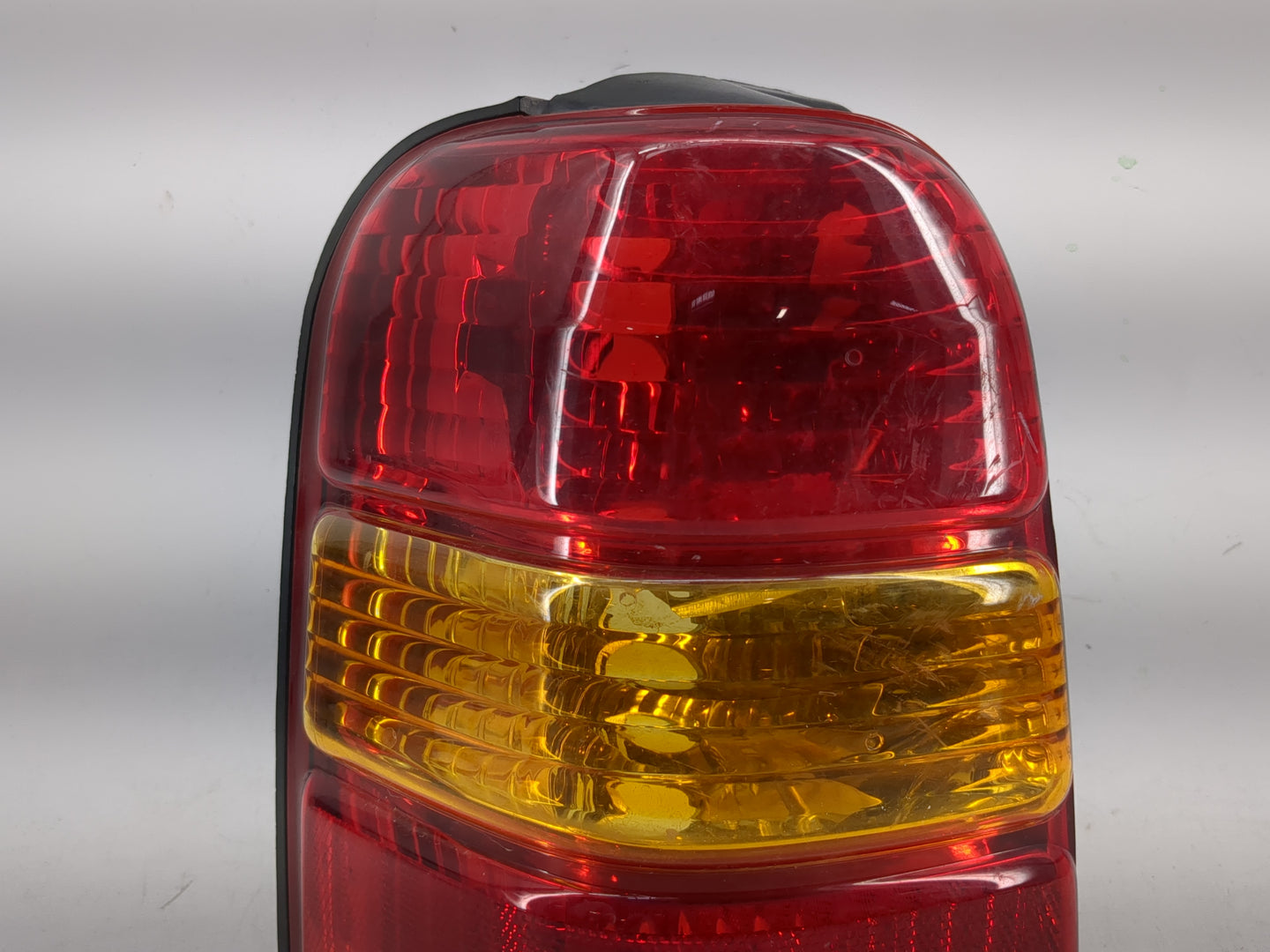 2001-2007 Ford Escape Tail Light Assembly Driver Left OEM P/N:4L84-13B505-D Fits Fits 2001 2002 2003 2004 2005 2006 2007 OEM