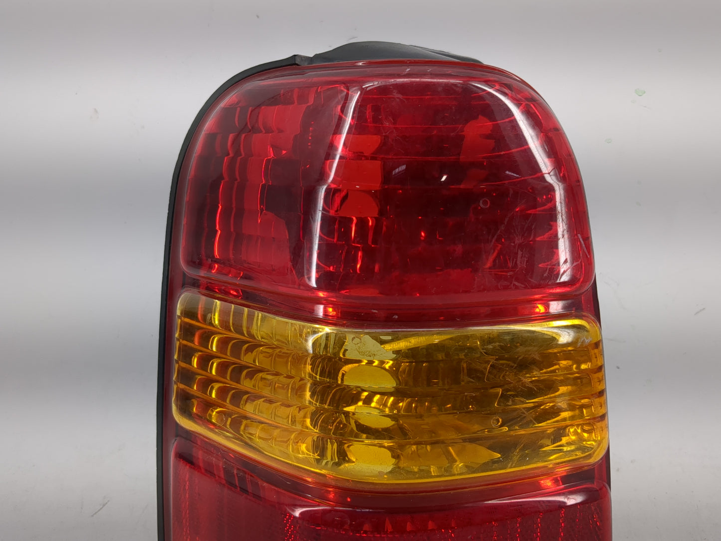 2001-2007 Ford Escape Tail Light Assembly Driver Left OEM P/N:4L84-13B505-D Fits Fits 2001 2002 2003 2004 2005 2006 2007 OEM