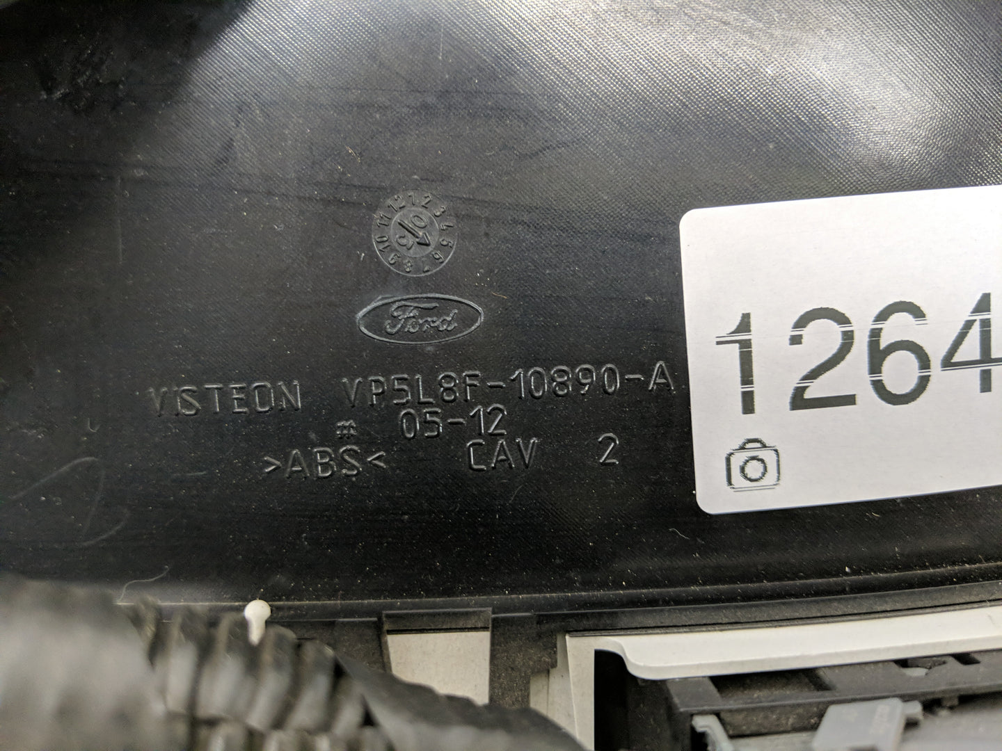 2006 Ford Escape Instrument Cluster Speedometer Gauges Fits OEM Used Auto Parts - Oemusedautoparts1.com