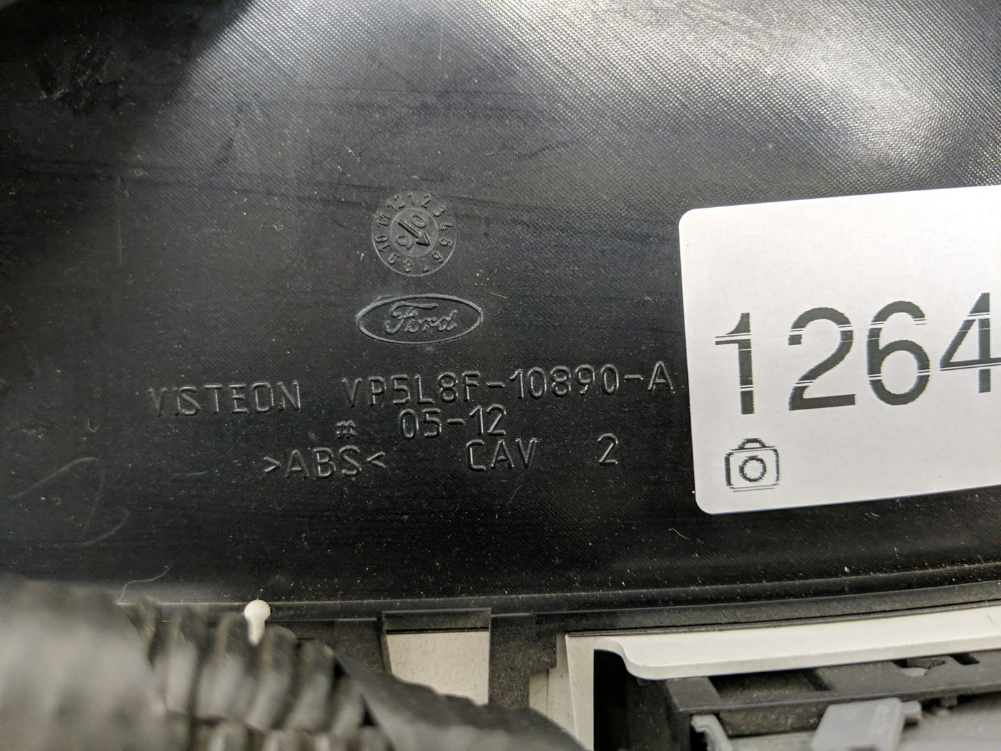 2006 Ford Escape Instrument Cluster Speedometer Gauges Fits OEM Used Auto Parts - Oemusedautoparts1.com