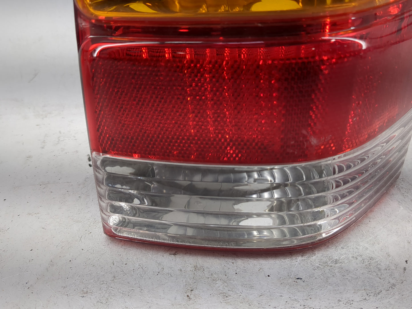 2001-2007 Ford Escape Tail Light Assembly Passenger Right OEM P/N:4L84-13B504-D Fits Fits 2001 2002 2003 2004 2005 2006 2007