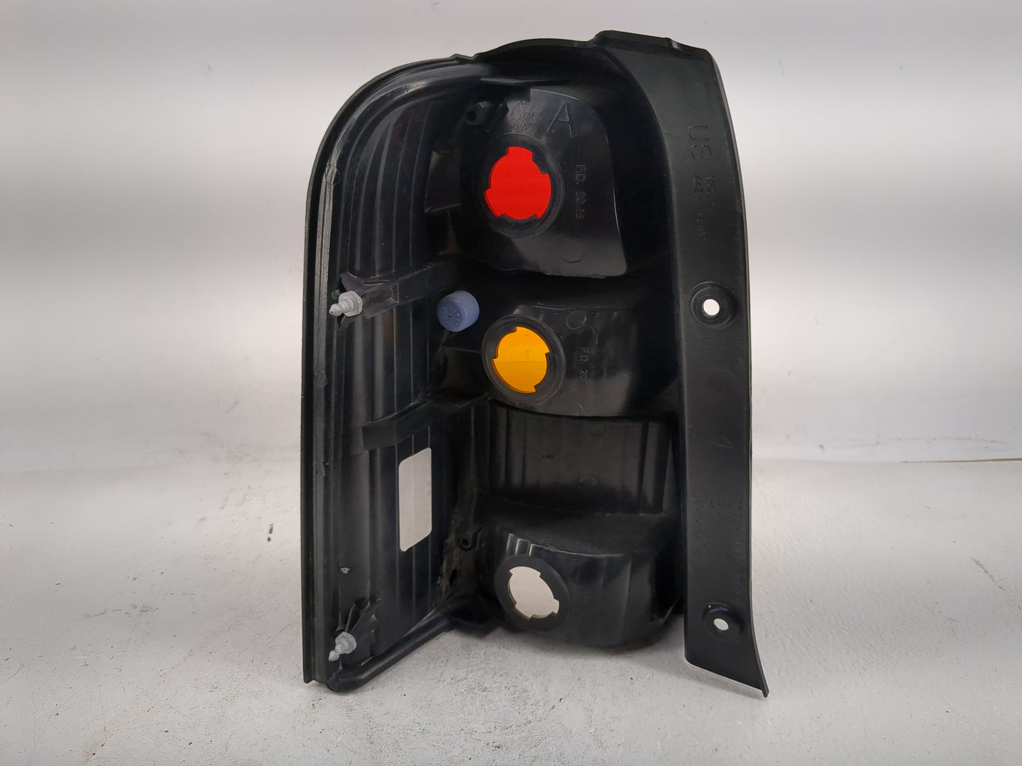 2001-2007 Ford Escape Tail Light Assembly Passenger Right OEM P/N:4L84-13B504-D Fits Fits 2001 2002 2003 2004 2005 2006 2007