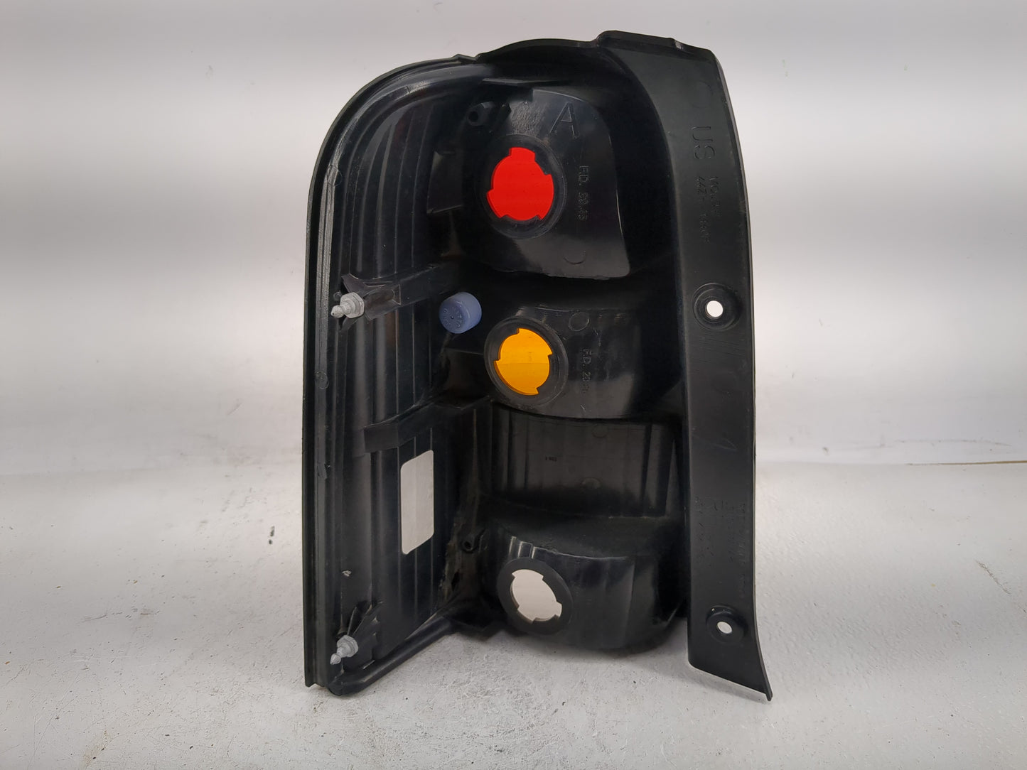 2001-2007 Ford Escape Tail Light Assembly Passenger Right OEM P/N:4L84-13B504-D Fits Fits 2001 2002 2003 2004 2005 2006 2007