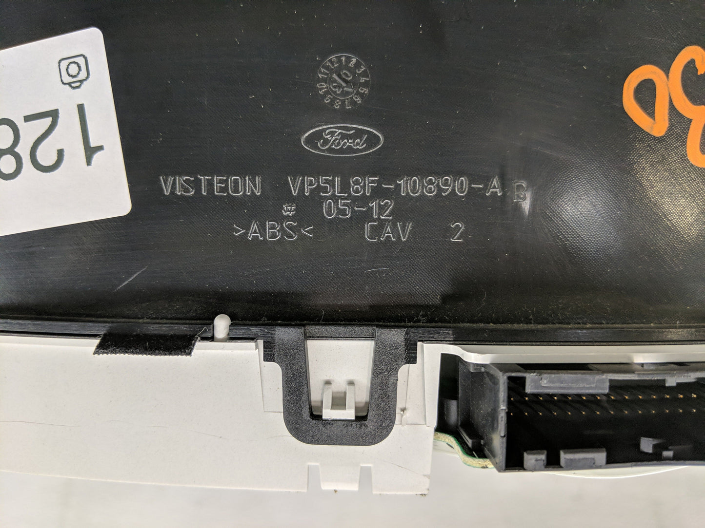 2005-2007 Ford Escape Instrument Cluster Speedometer Gauges P/N:VP5L8F-10890-AB Fits Fits 2005 2006 2007 OEM Used Auto Parts