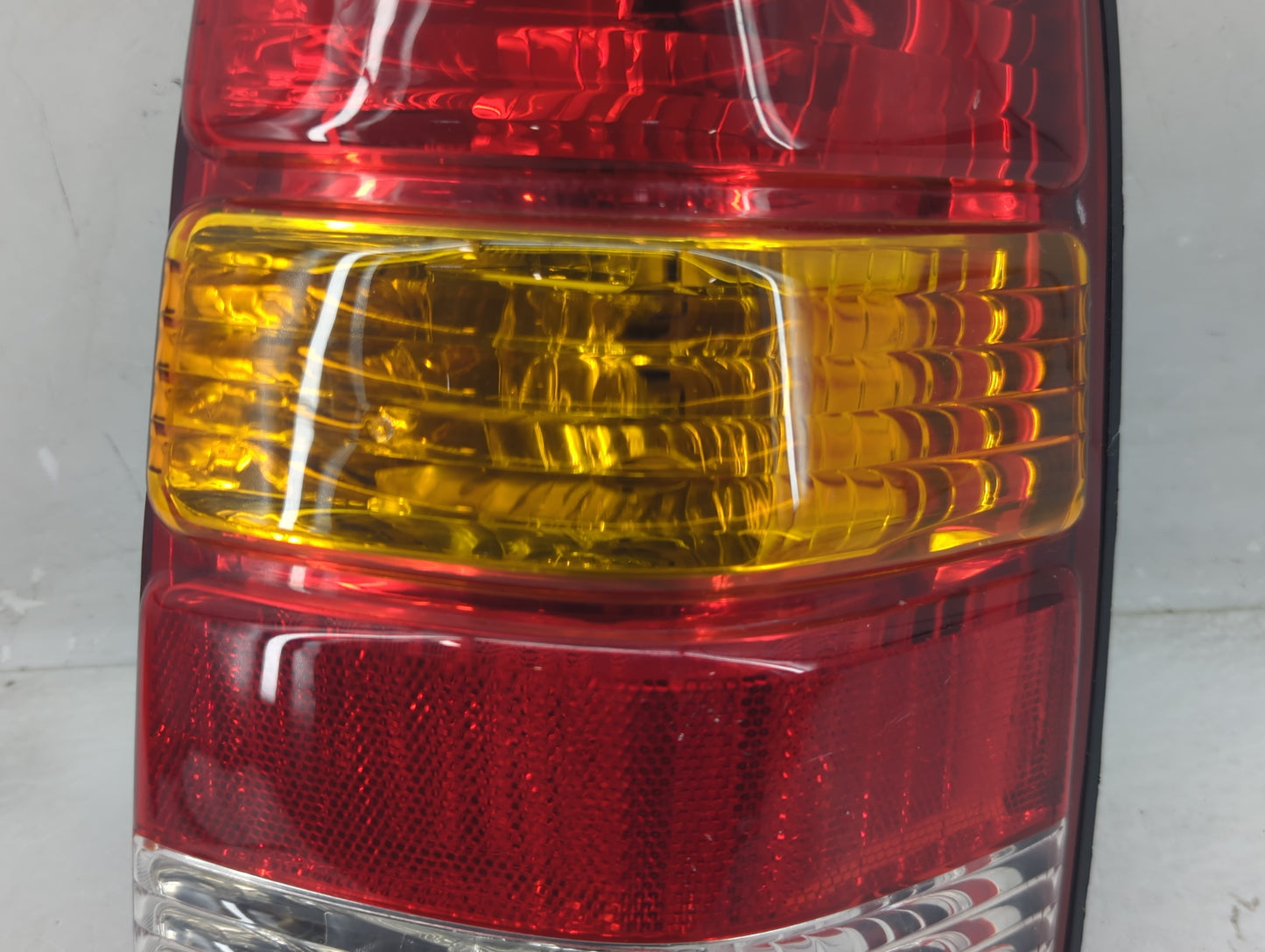 2001-2007 Ford Escape Tail Light Assembly Passenger Right OEM P/N:4L84-13B504-D Fits Fits 2001 2002 2003 2004 2005 2006 2007