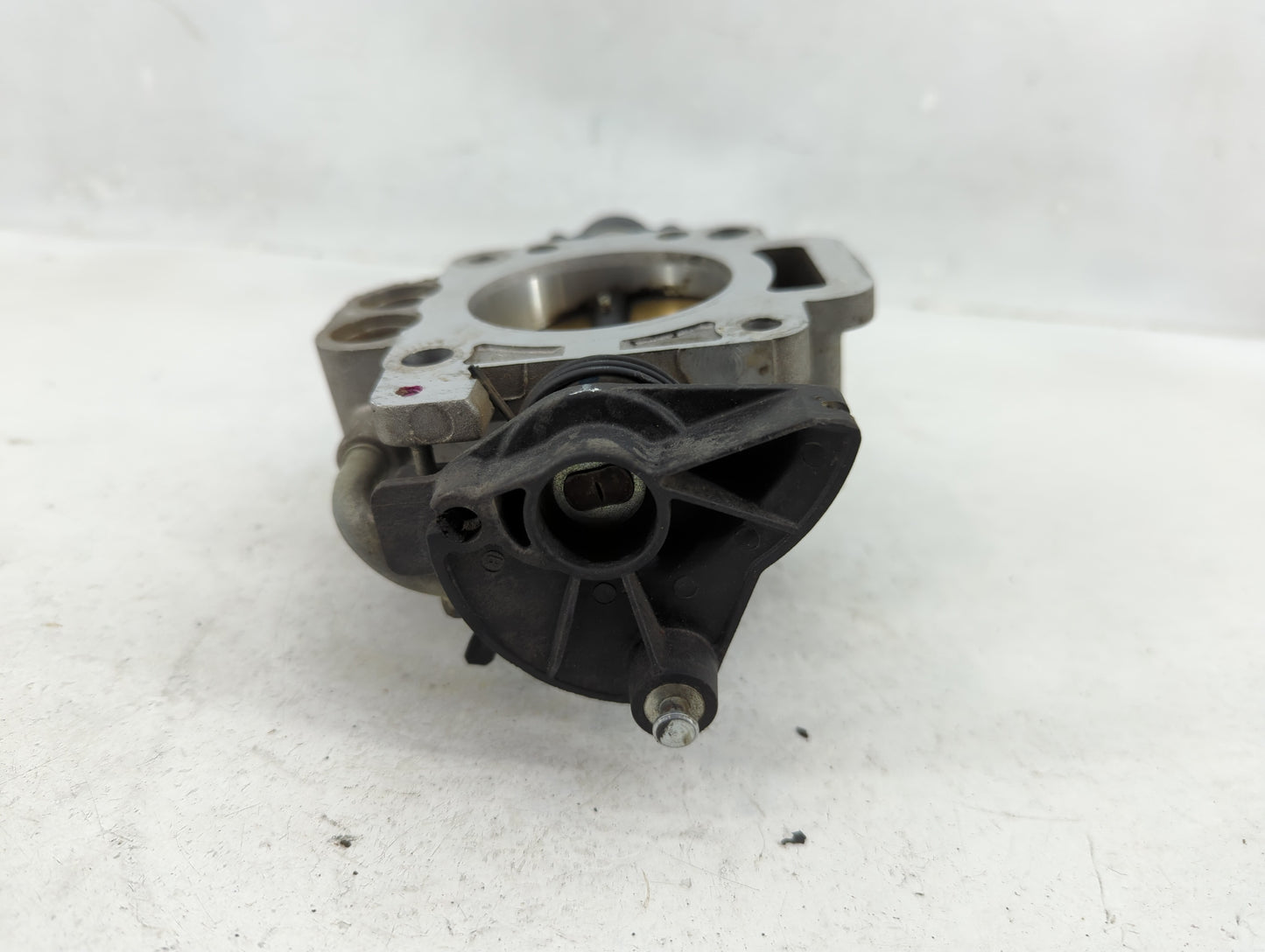 2005-2008 Ford Escape Throttle Body P/N:5L8Z9E926A Fits Fits 2005 2006 2007 2008 OEM Used Auto Parts - Oemusedautoparts1.com