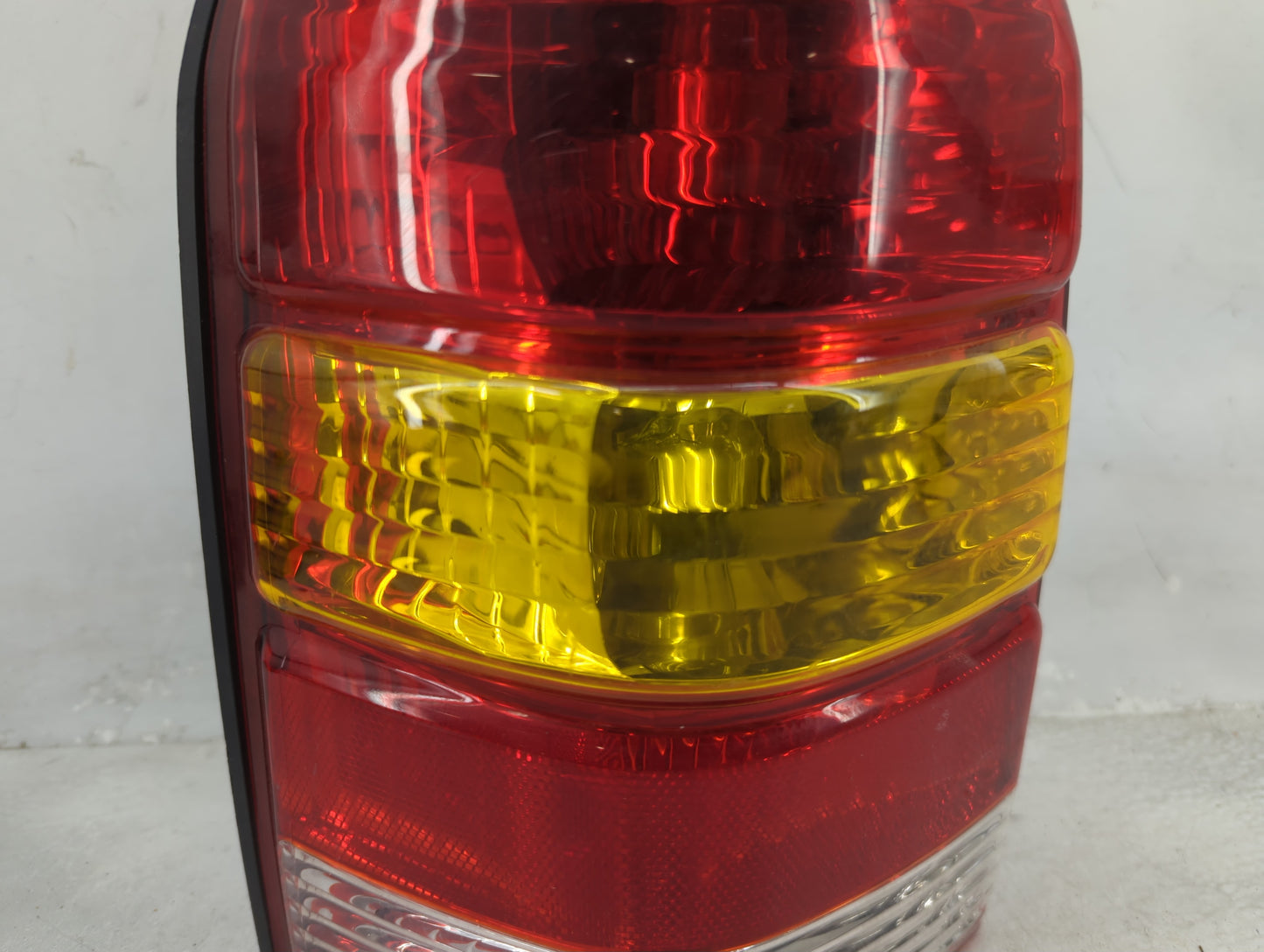 2001-2007 Ford Escape Tail Light Assembly Driver Left OEM P/N:4600240107 FR400-U000L Fits Fits 2001 2002 2003 2004 2005 2006