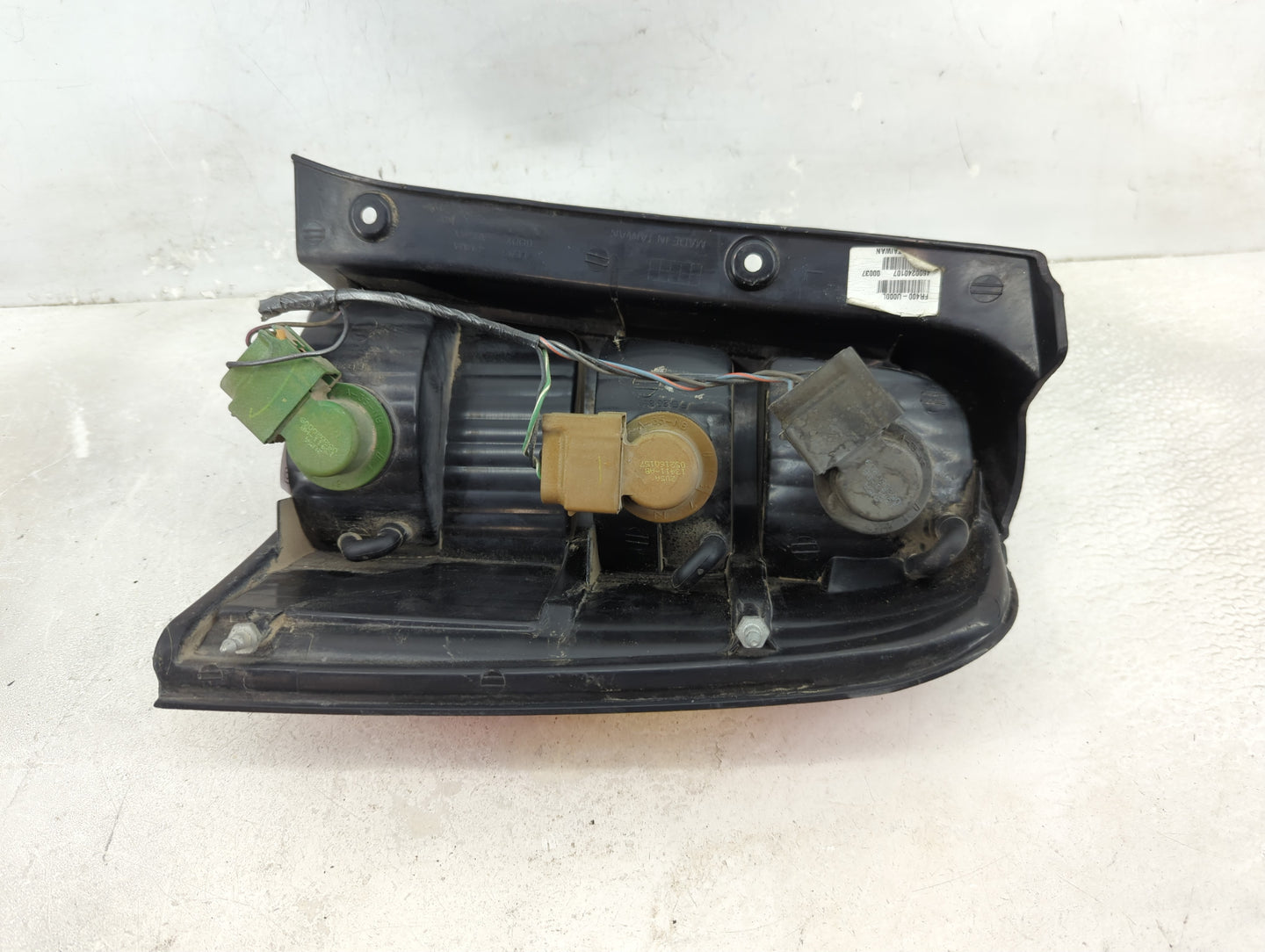 2001-2007 Ford Escape Tail Light Assembly Driver Left OEM P/N:4600240107 FR400-U000L Fits Fits 2001 2002 2003 2004 2005 2006