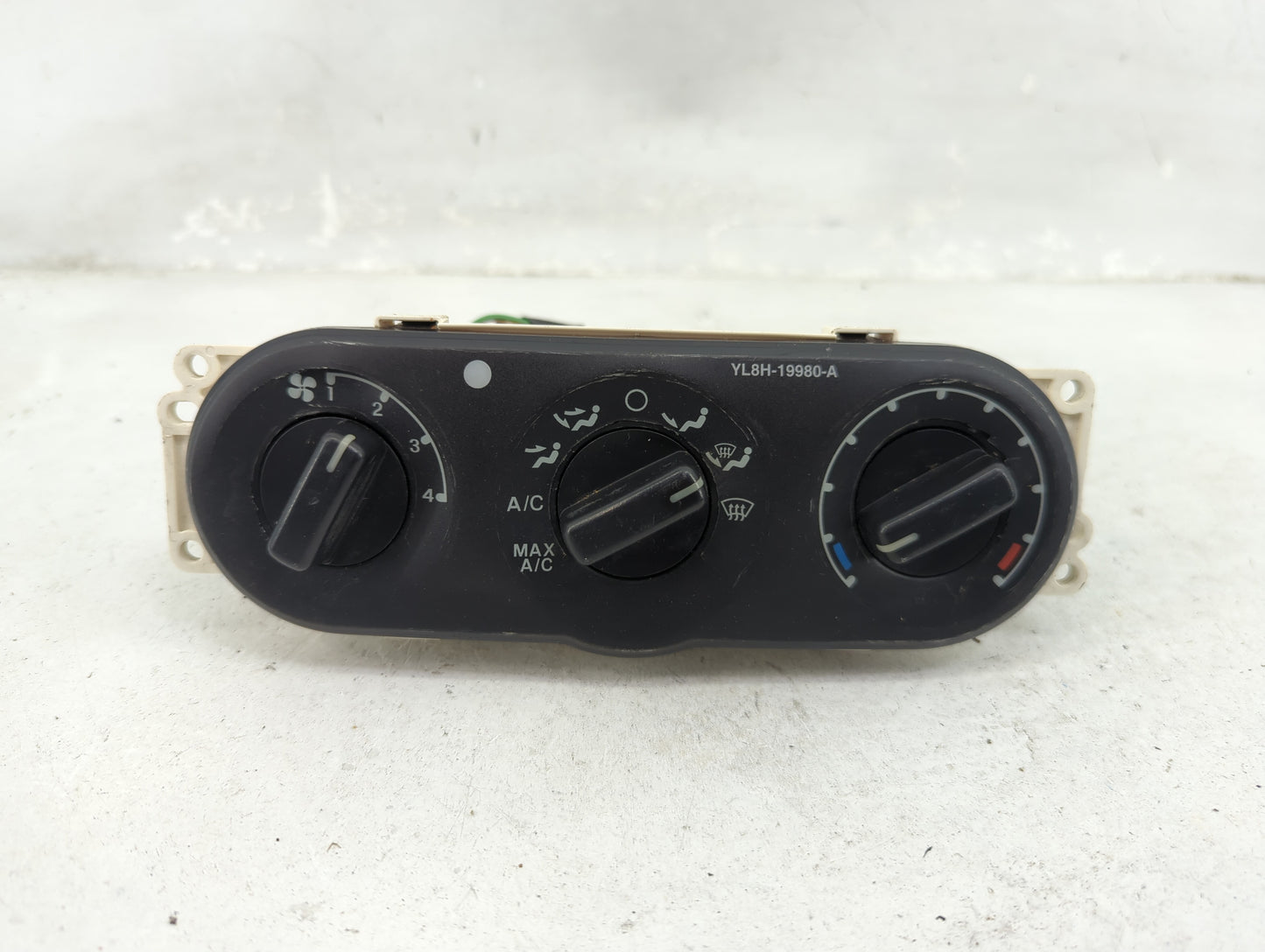 2002-2007 Ford Escape Climate Control Module Temperature AC/Heater Replacement P/N:YL8H-19980-A Fits OEM Used Auto Parts - O