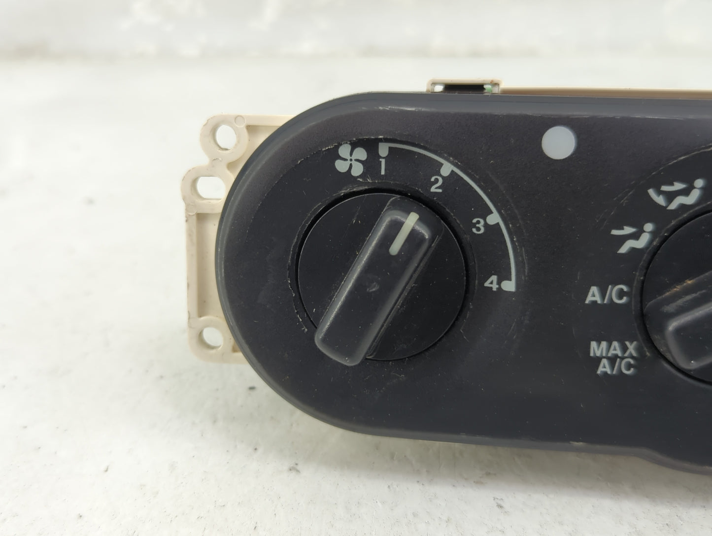 2002-2007 Ford Escape Climate Control Module Temperature AC/Heater Replacement P/N:YL8H-19980-A Fits OEM Used Auto Parts - O