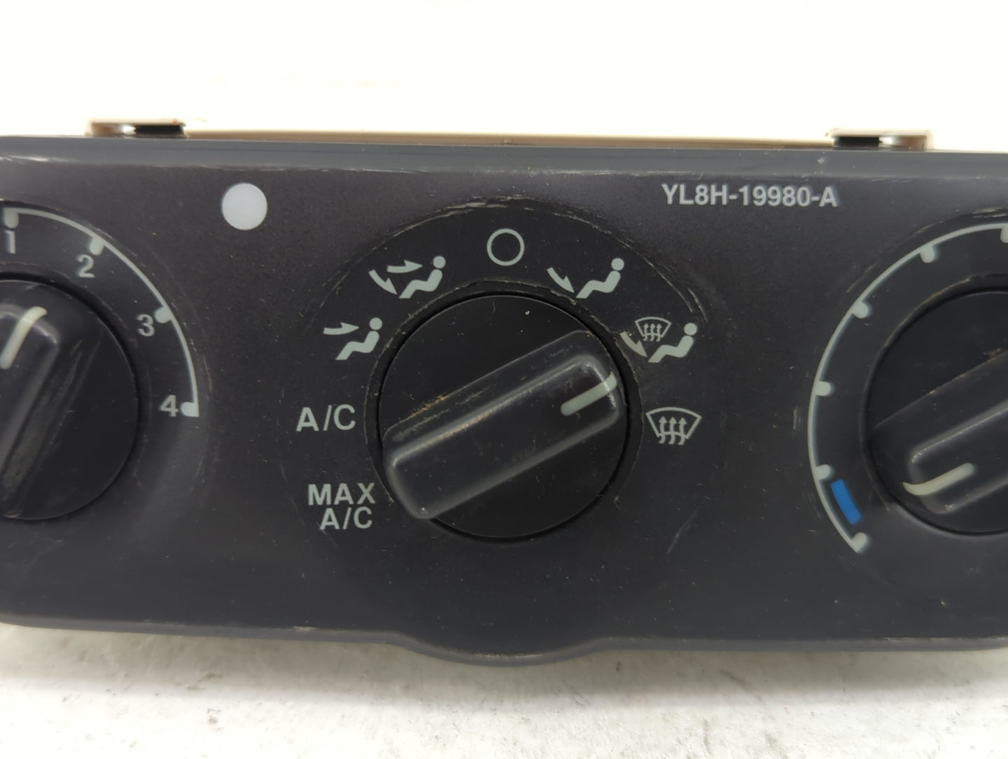 2002-2007 Ford Escape Climate Control Module Temperature AC/Heater Replacement P/N:YL8H-19980-A Fits OEM Used Auto Parts - O