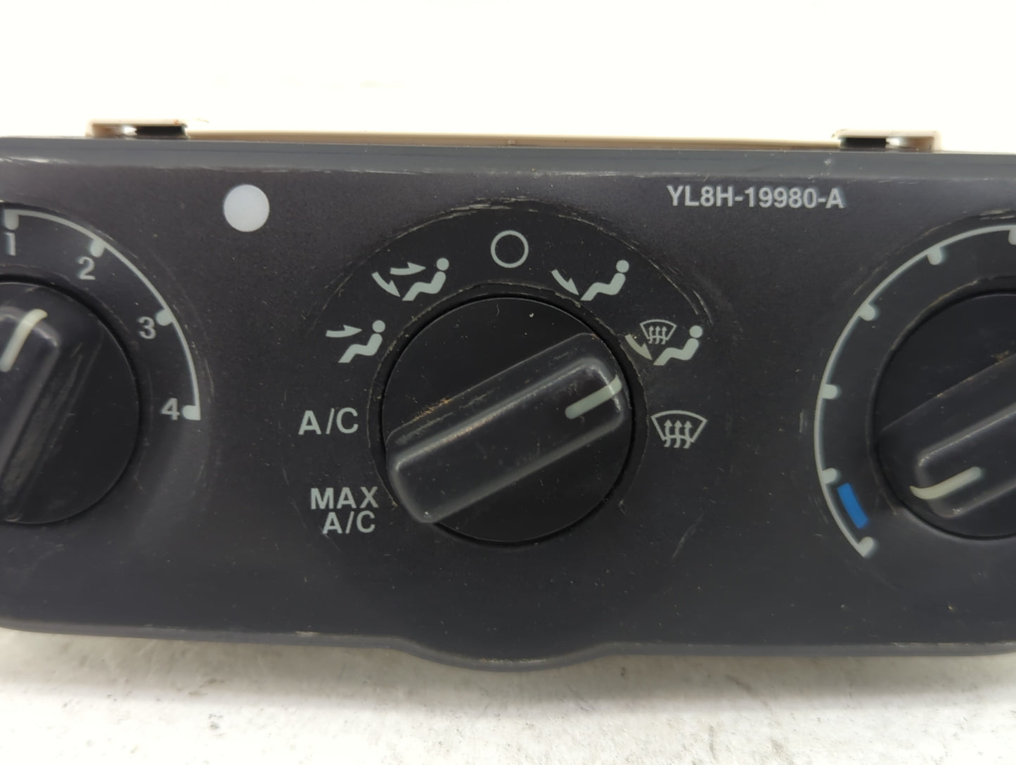 2002-2007 Ford Escape Climate Control Module Temperature AC/Heater Replacement P/N:YL8H-19980-A Fits OEM Used Auto Parts - O