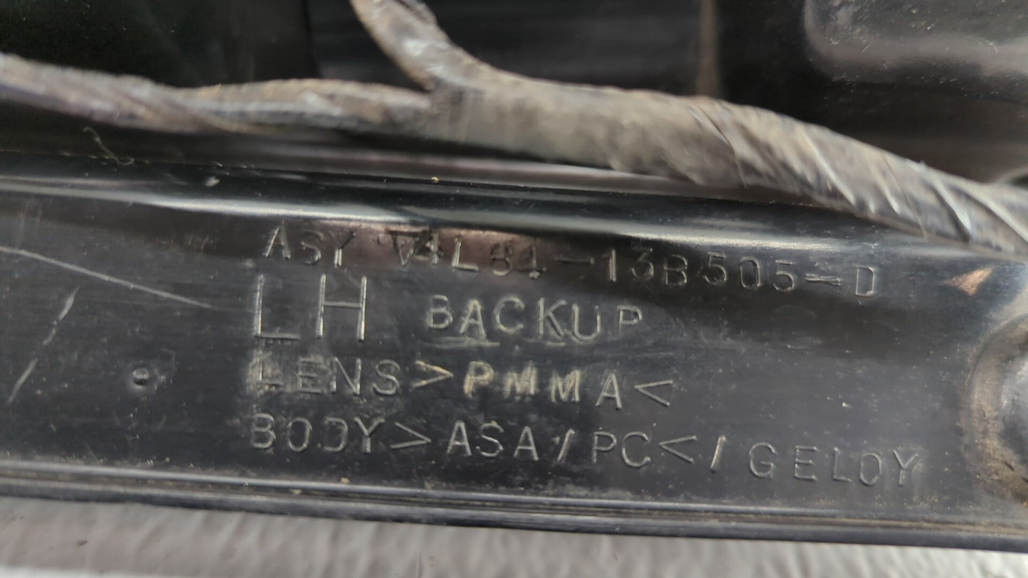 2001-2007 Ford Escape Tail Light Assembly Driver Left OEM P/N:4L84-13B505-D Fits Fits 2001 2002 2003 2004 2005 2006 2007 OEM