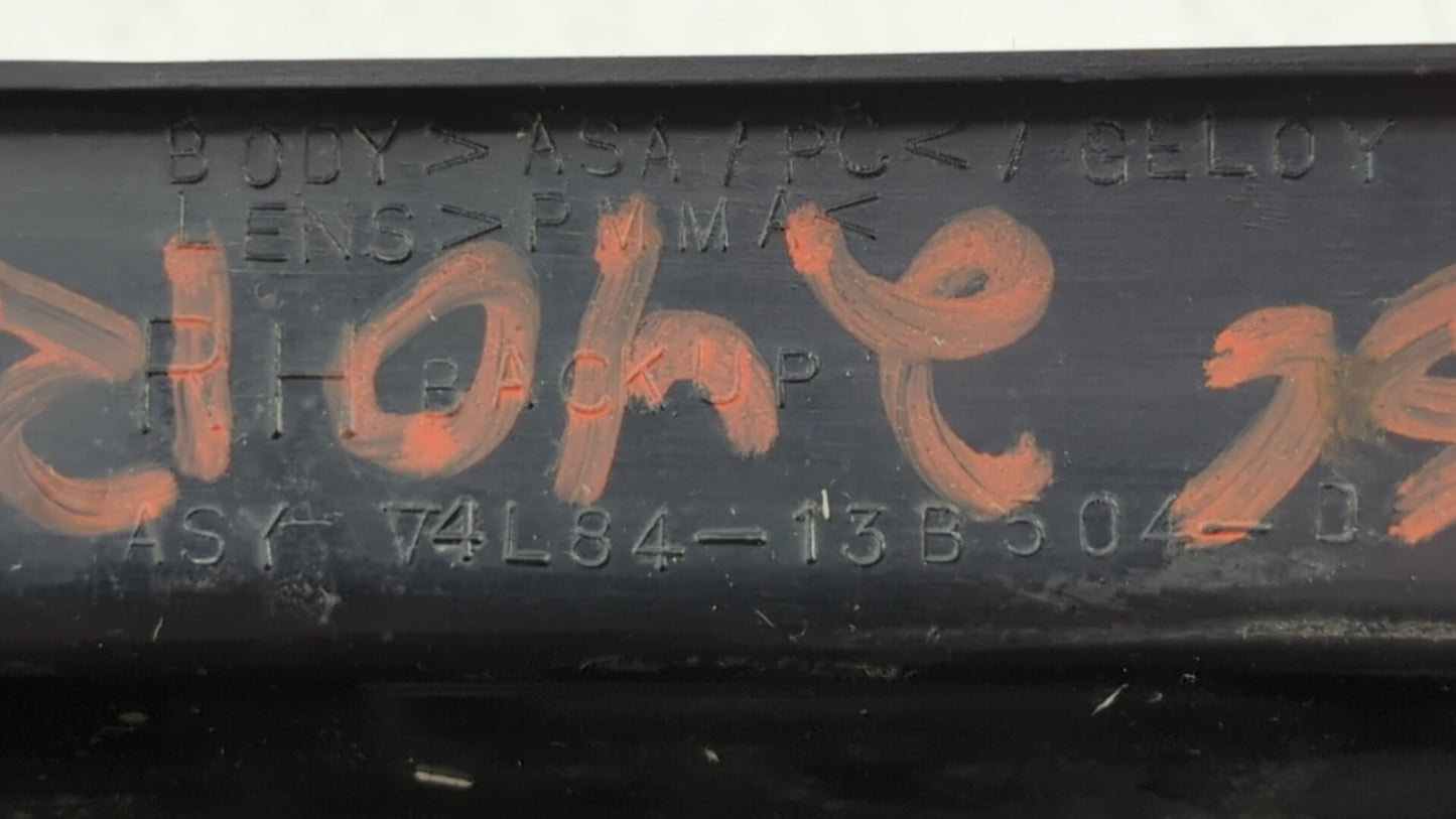 2001-2007 Ford Escape Tail Light Assembly Passenger Right OEM P/N:1L84-13B504-D 4L84-13B504-D Fits OEM Used Auto Parts - Oem