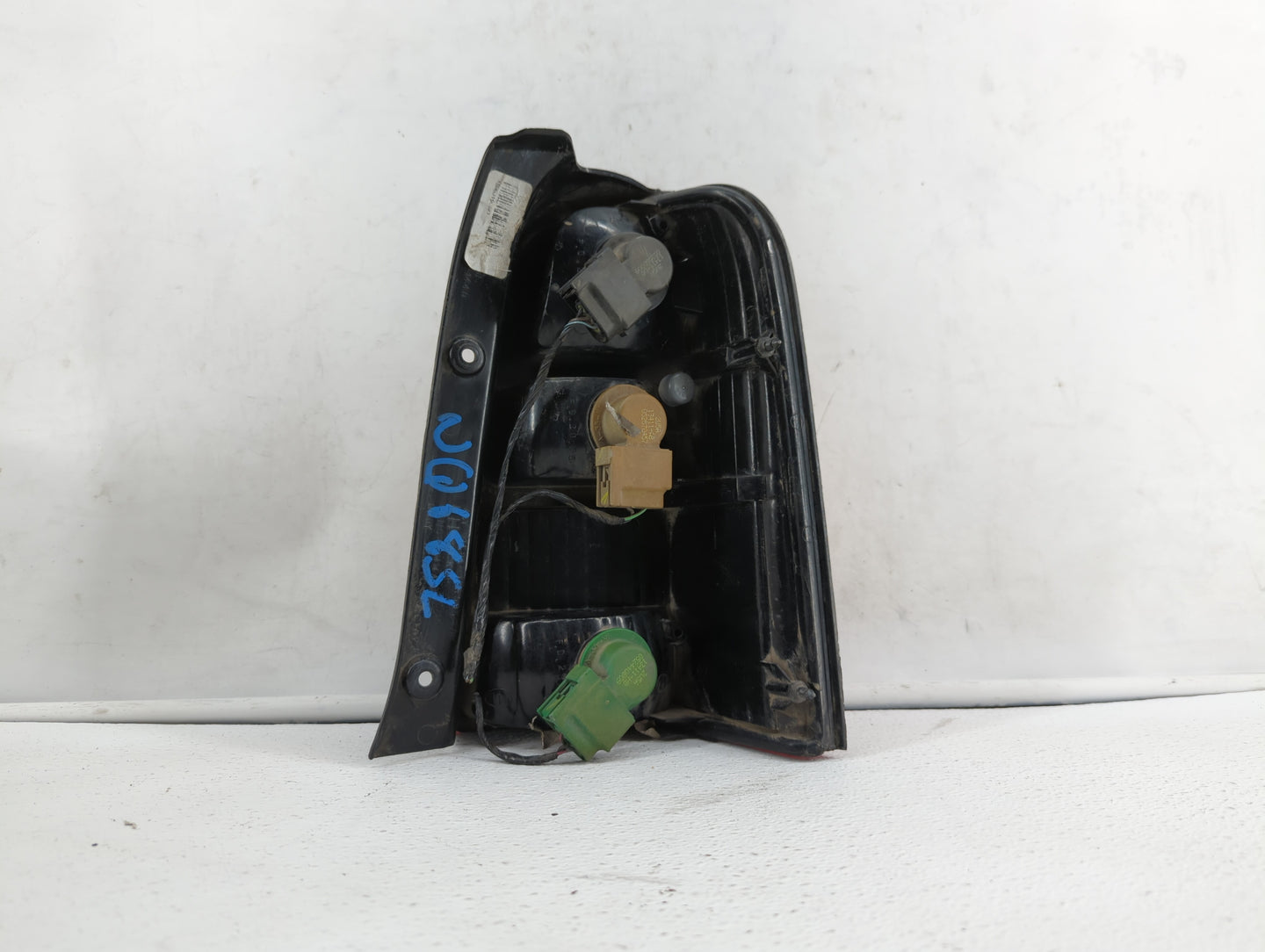 2001-2007 Ford Escape Tail Light Assembly Driver Left OEM P/N:ABHRJ190621 Fits Fits 2001 2002 2003 2004 2005 2006 2007 OEM U