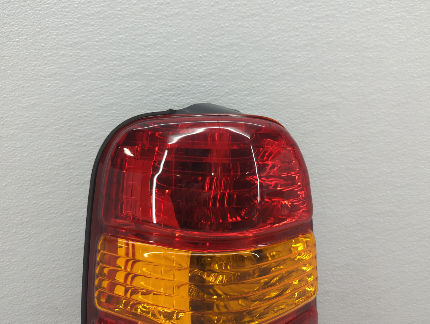 2001-2007 Ford Escape Tail Light Assembly Driver Left OEM P/N:1L84-13B505-D Fits Fits 2001 2002 2003 2004 2005 2006 2007 OEM