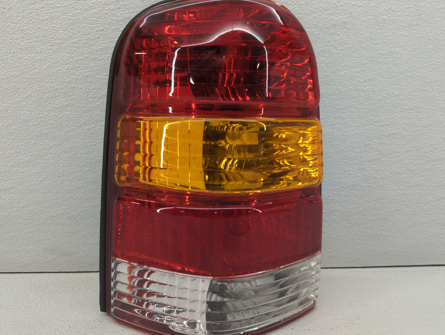 2001-2007 Ford Escape Tail Light Assembly Driver Left OEM P/N:1L84-13B505-D Fits Fits 2001 2002 2003 2004 2005 2006 2007 OEM