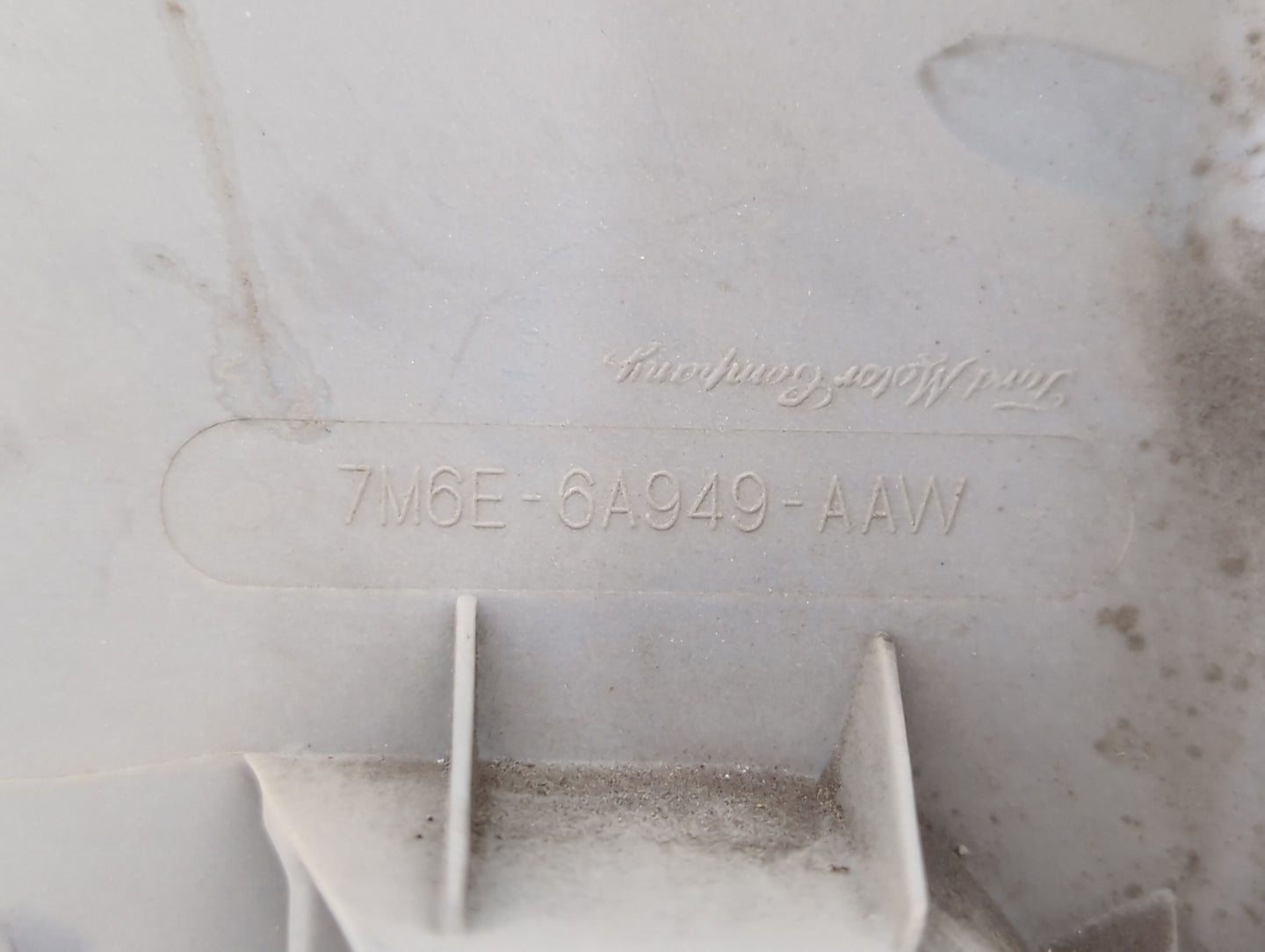 2006 Ford Escape Engine Cover - Oemusedautoparts1.com