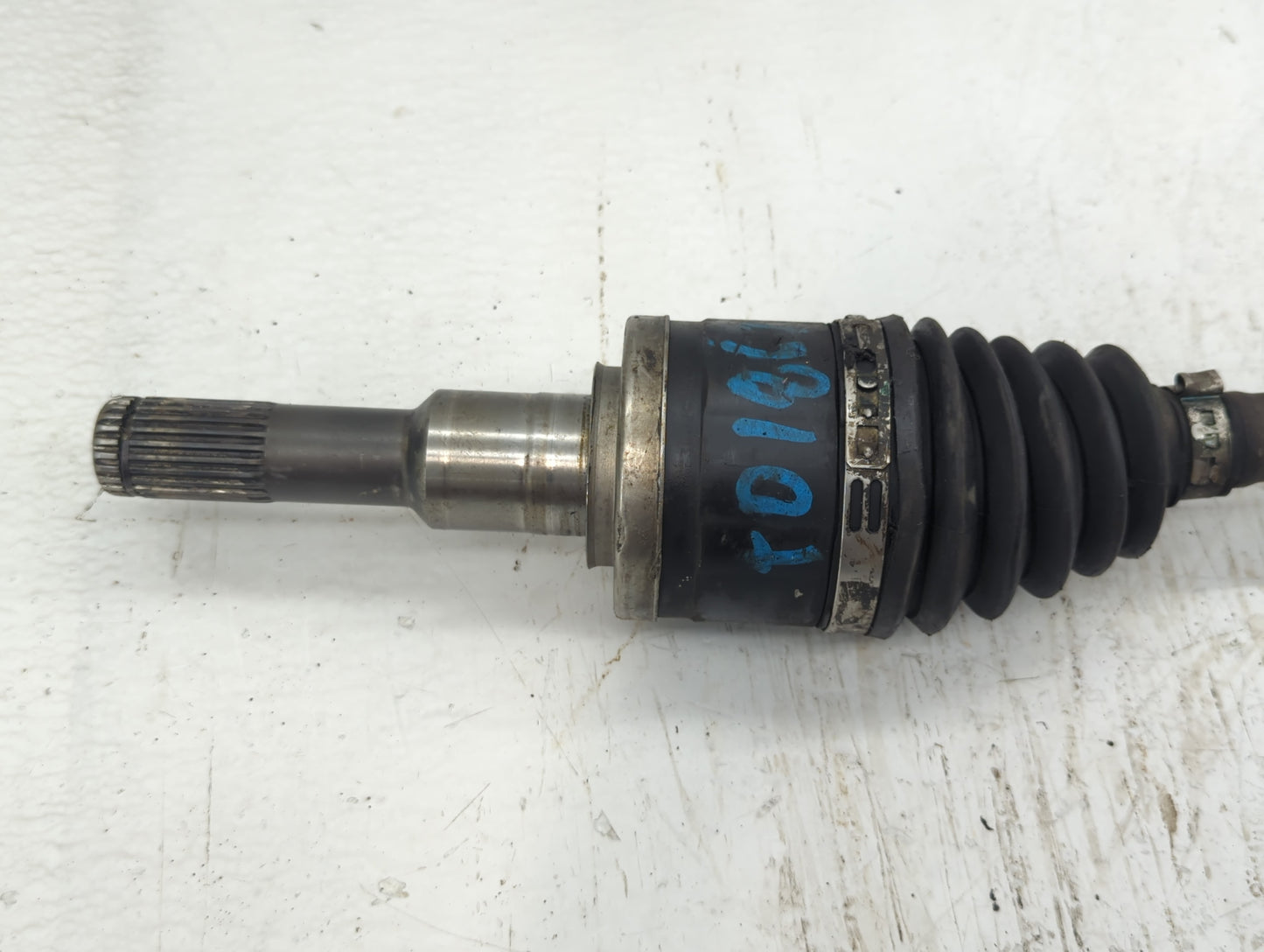 2005-2007 Ford Escape Axle Shaft Front Driver Cv C/v - Oemusedautoparts1.com