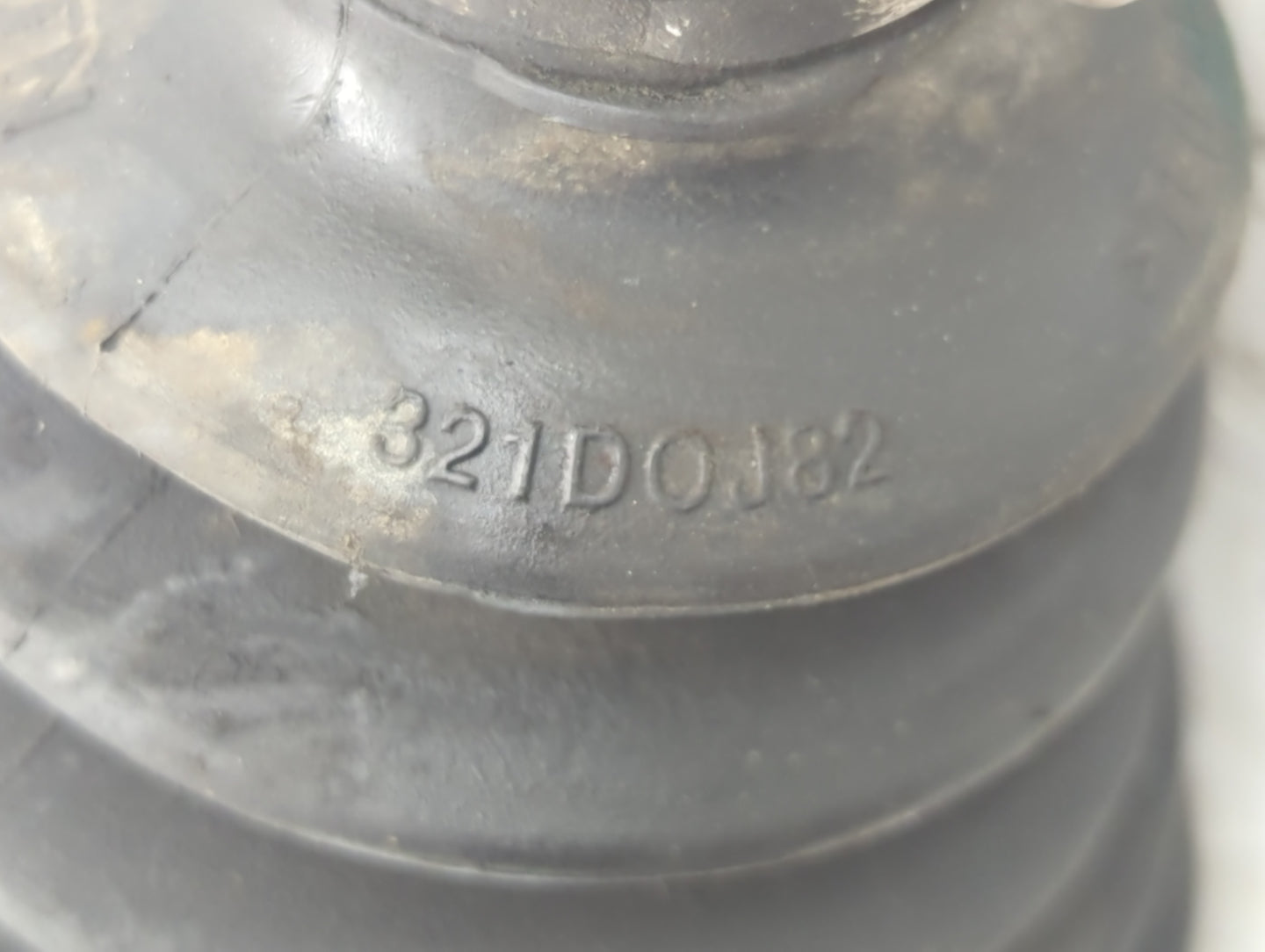 2005-2007 Ford Escape Axle Shaft Front Driver Cv C/v - Oemusedautoparts1.com