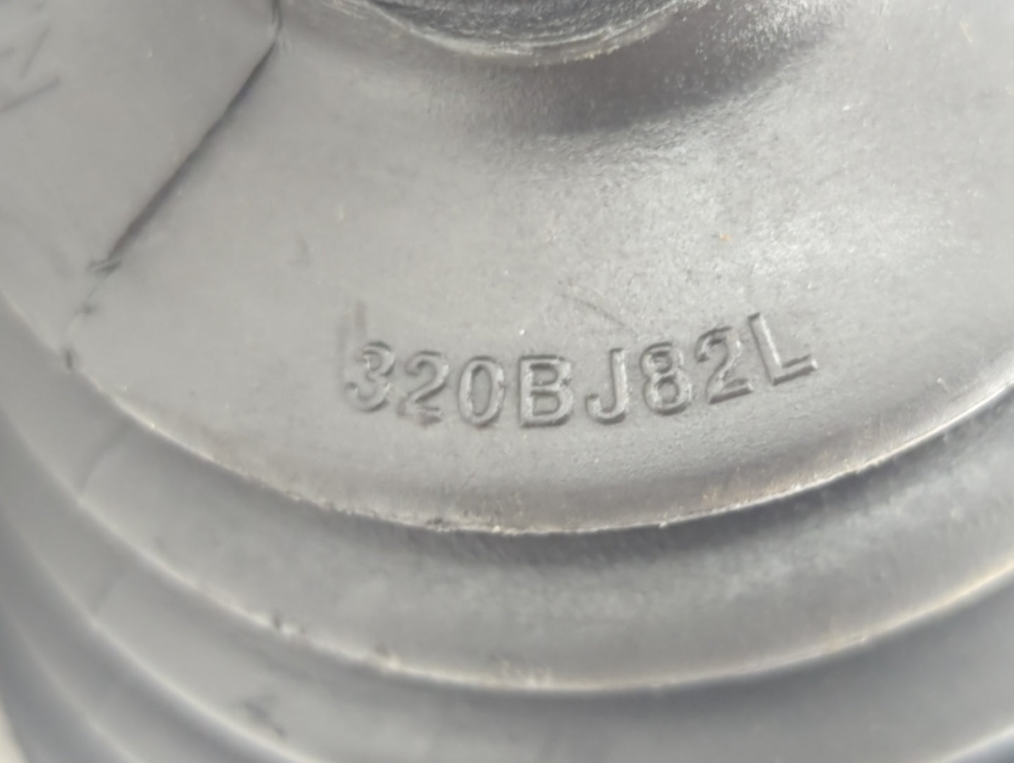 2005-2007 Ford Escape Axle Shaft Front Driver Cv C/v - Oemusedautoparts1.com