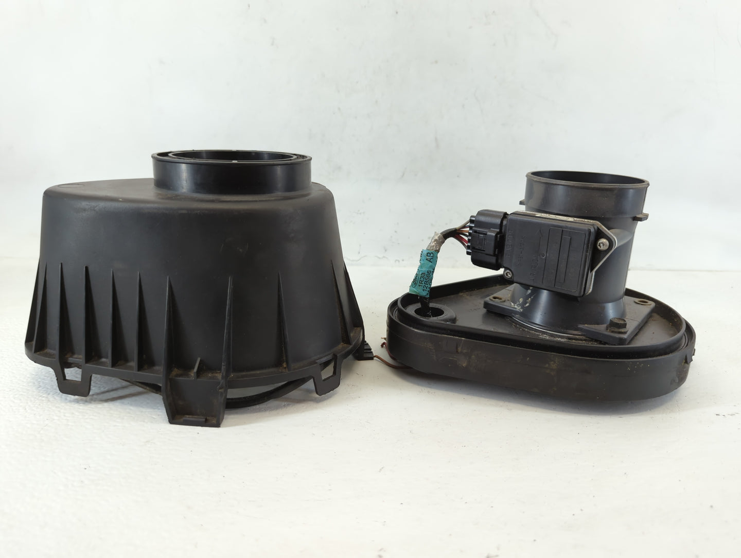 2001-2007 Ford Escape Mass Air Flow Meter Maf - Oemusedautoparts1.com