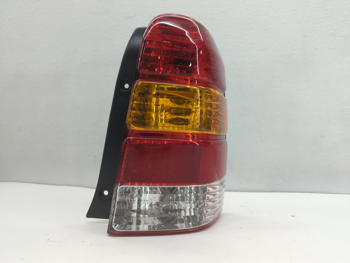2001-2007 Ford Escape Tail Light Assembly Passenger Right OEM P/N:ABGBM140506 Fits Fits 2001 2002 2003 2004 2005 2006 2007 O