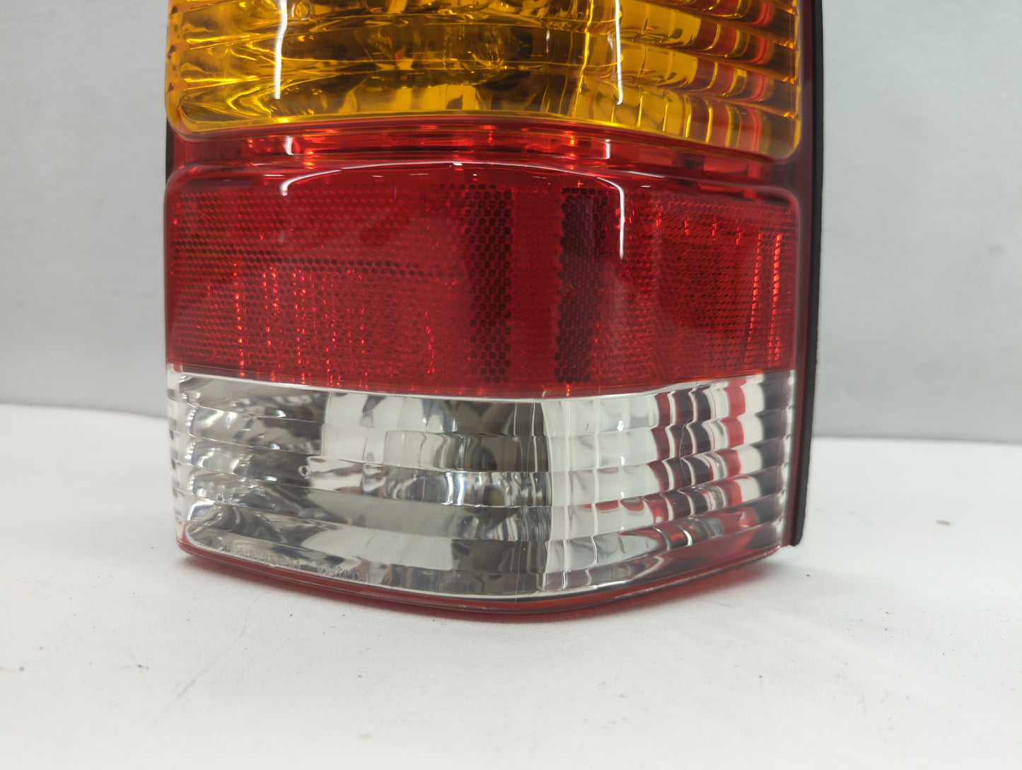2001-2007 Ford Escape Tail Light Assembly Passenger Right OEM P/N:ABGBM140506 Fits Fits 2001 2002 2003 2004 2005 2006 2007 O