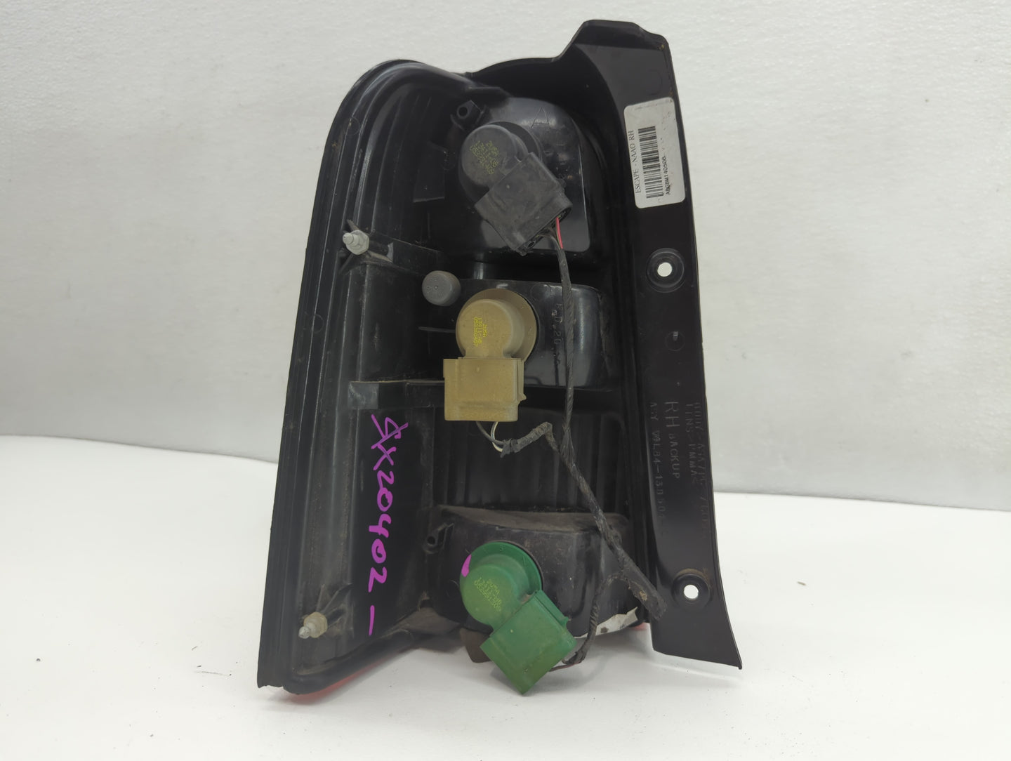 2001-2007 Ford Escape Tail Light Assembly Passenger Right OEM P/N:ABGBM140506 Fits Fits 2001 2002 2003 2004 2005 2006 2007 O